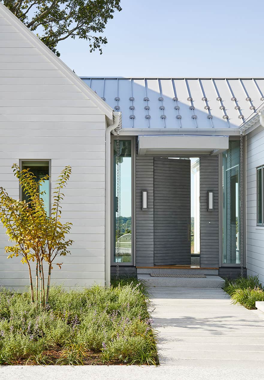 contemporary-hilltop-home-entry