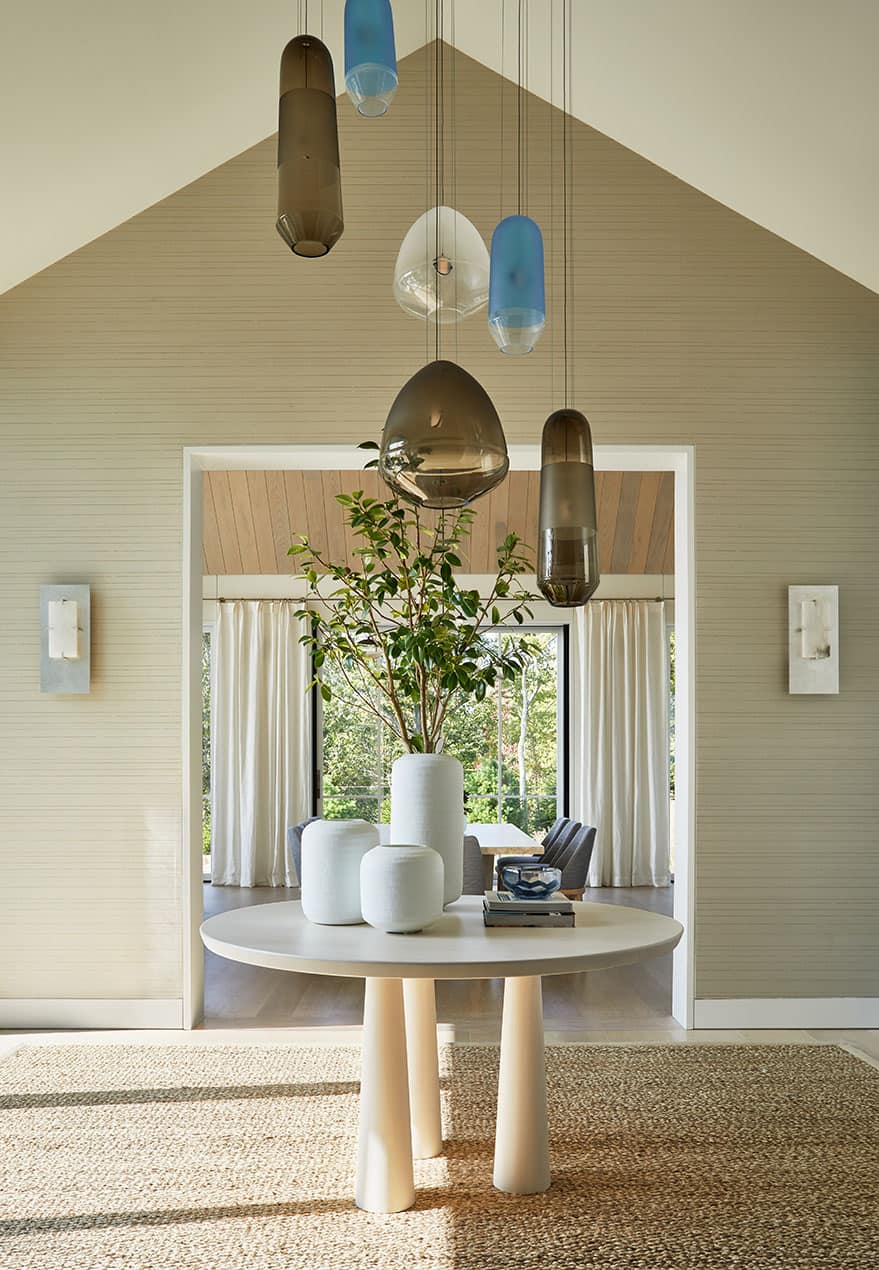 contemporary-hilltop-home-entry-table