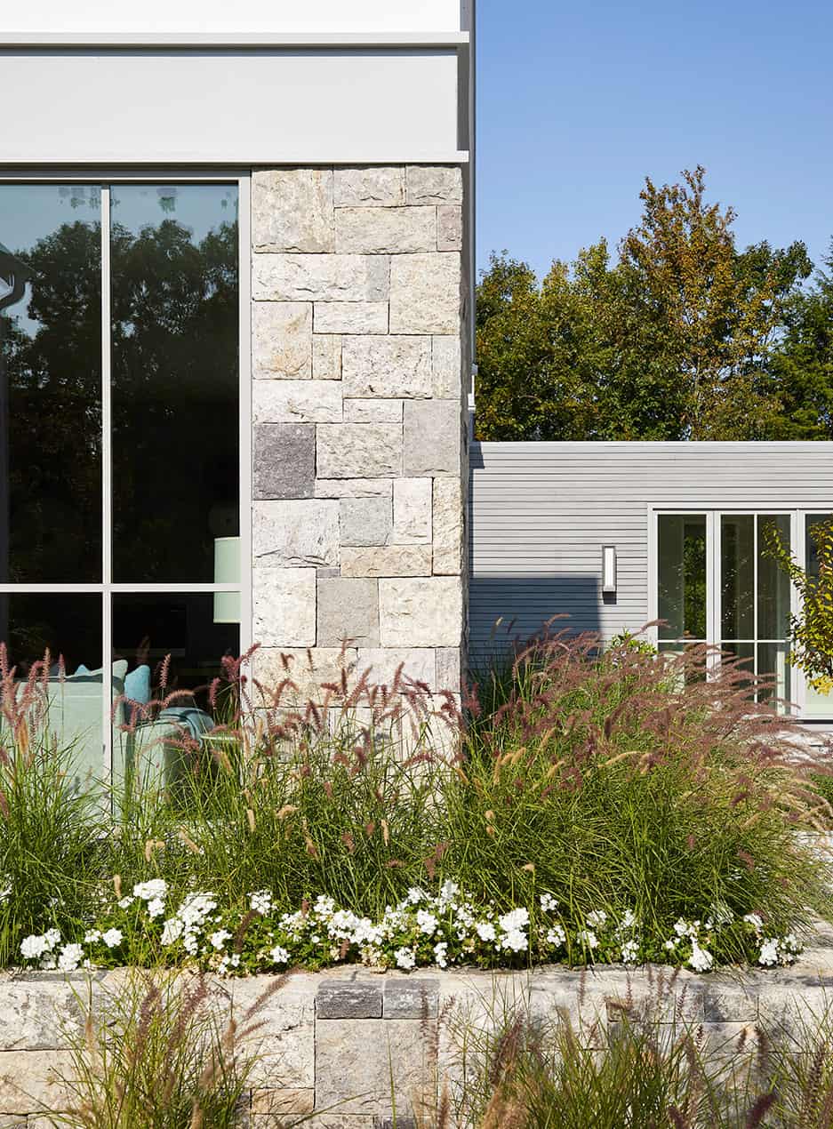 contemporary-hilltop-home-exterior