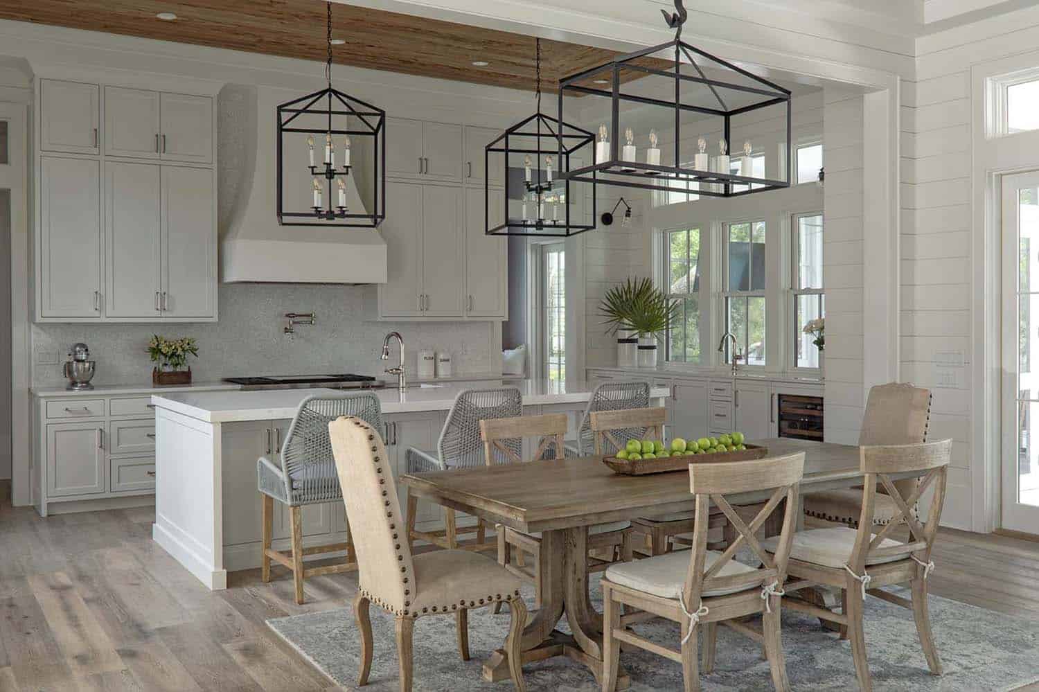 beach-style-dining-room