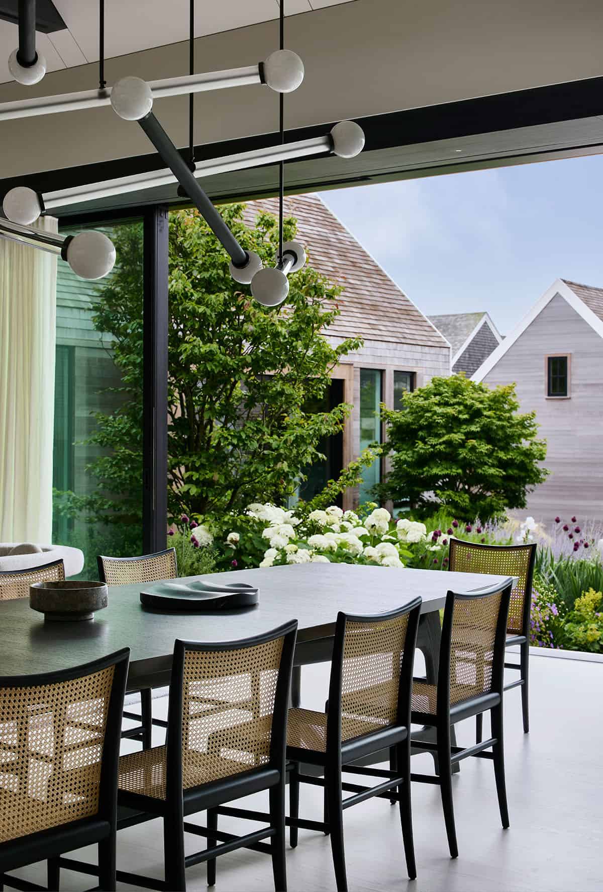 modern-dining-room