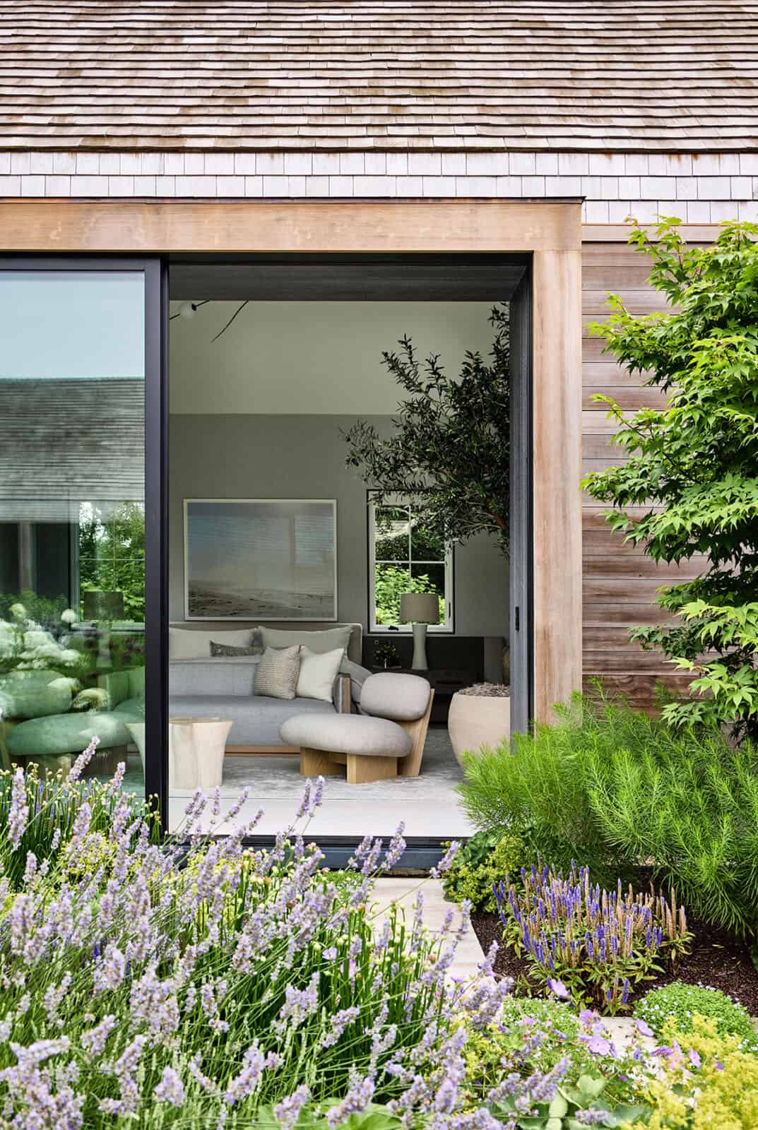 modern-courtyard-house-exterior