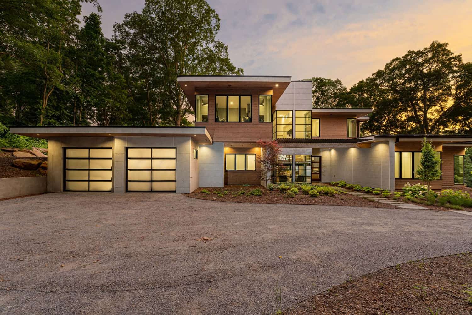 mountain-modern-home-exterior-at-dusk