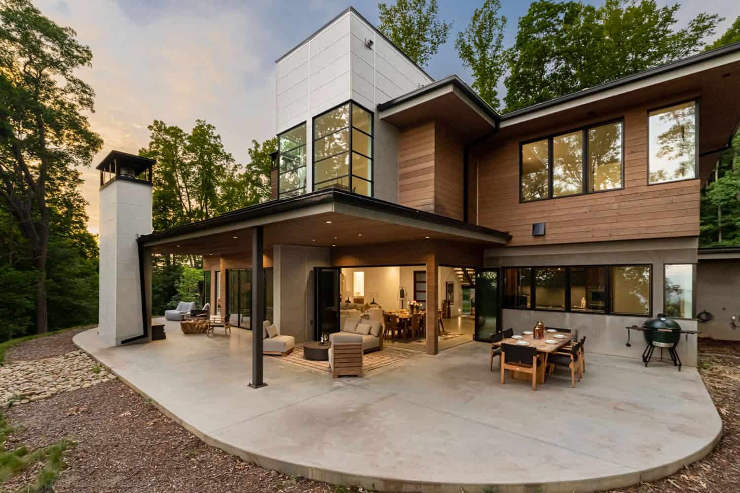 mountain-modern-home-patio