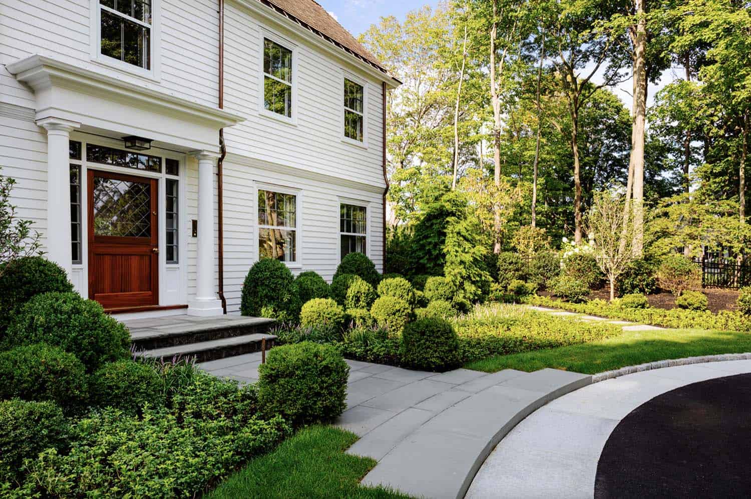 traditional-home-exterior-front-walkway