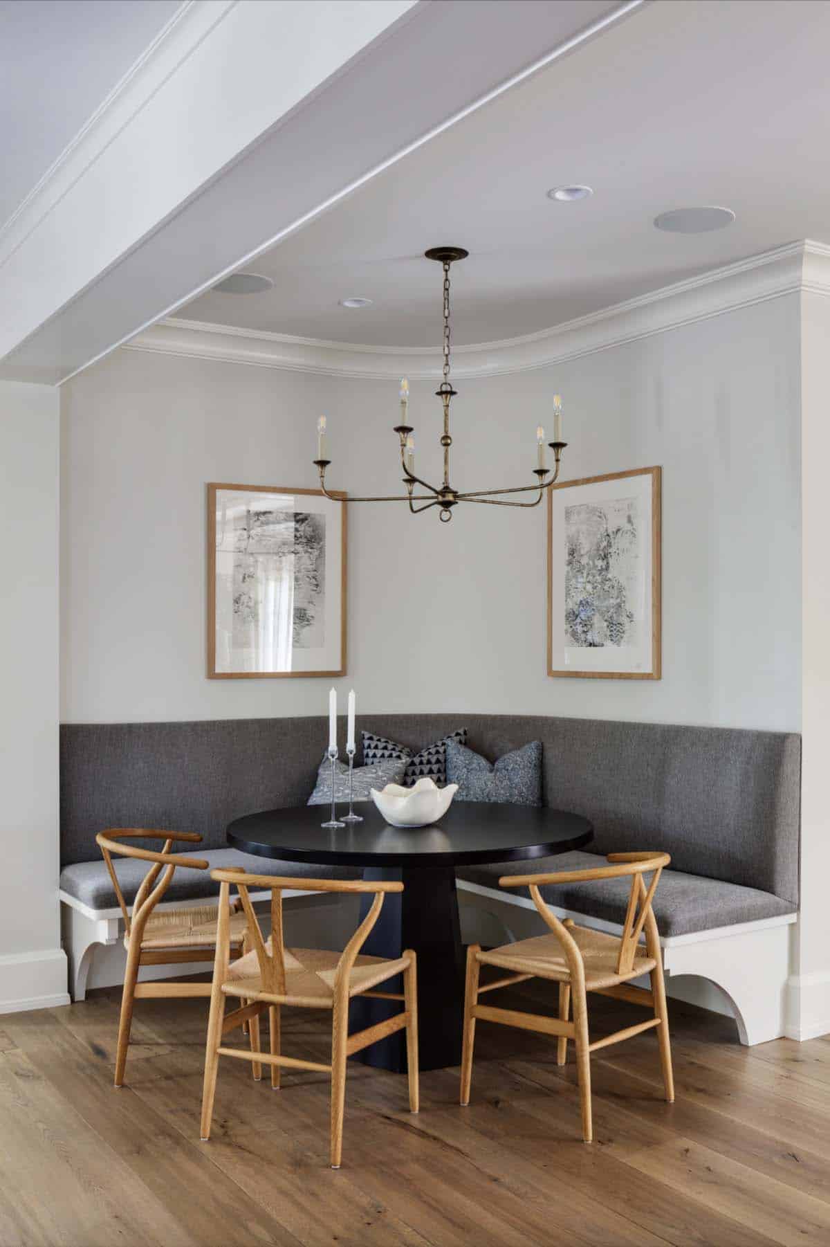 traditional-breakfast-room