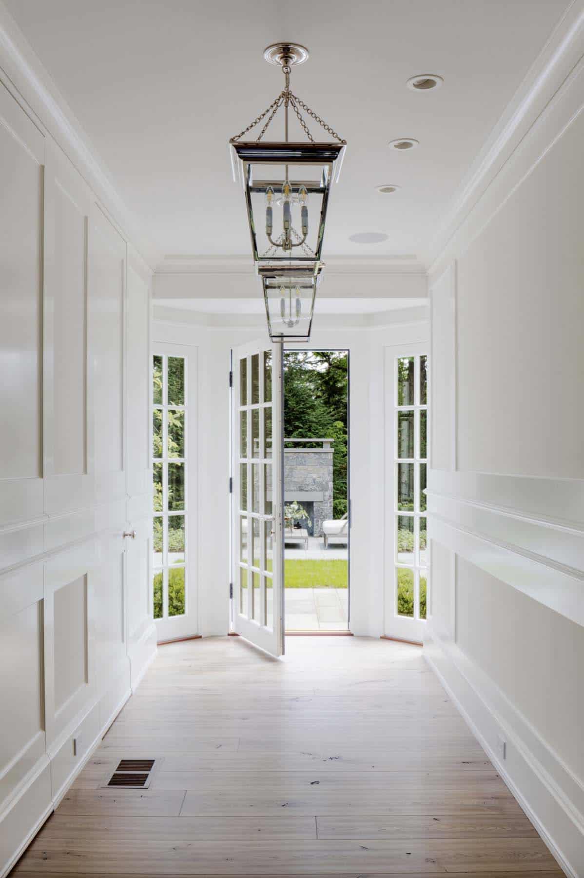 traditional-gallery-hallway
