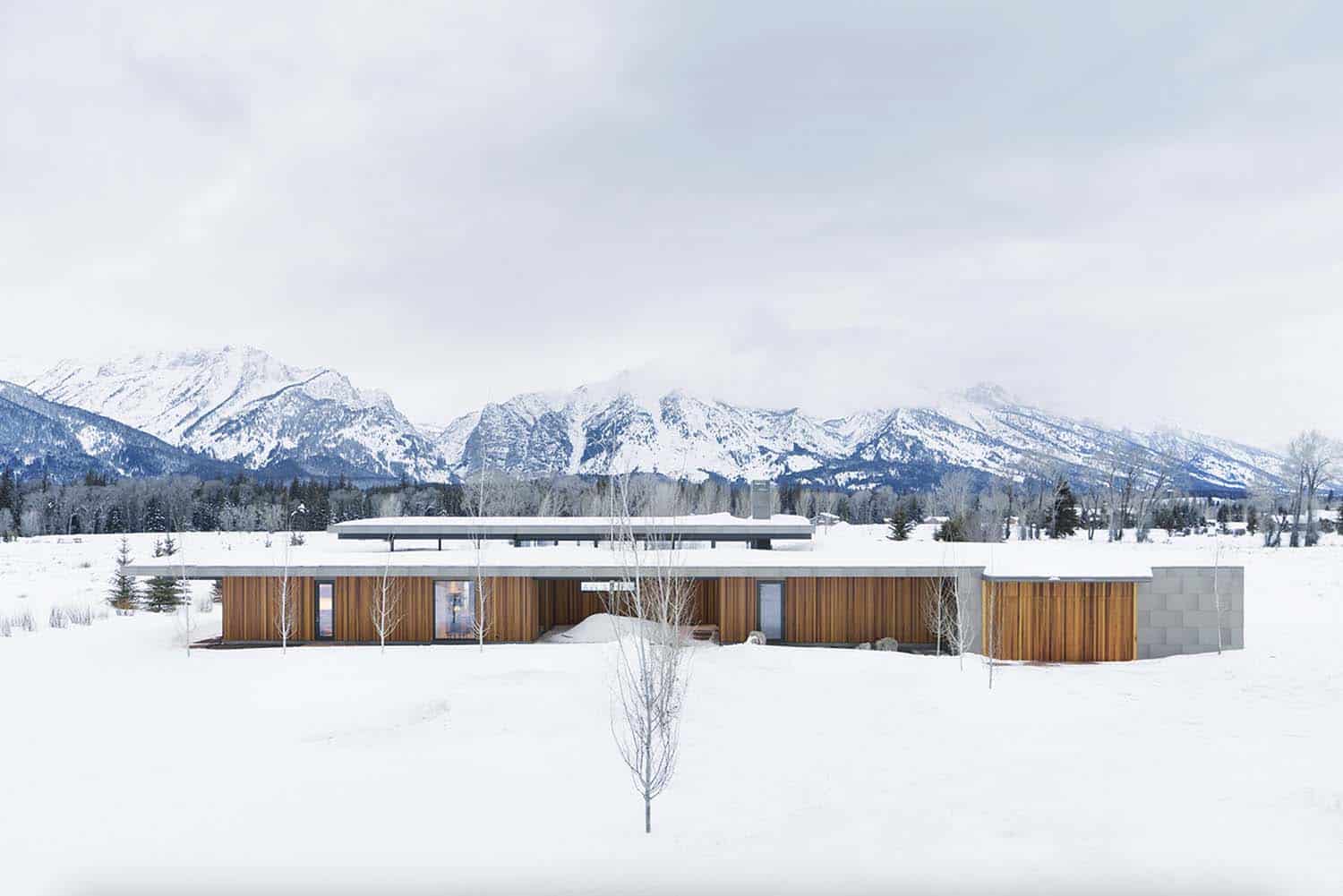 japanese-modern-courtyard-home-exterior-with-snow