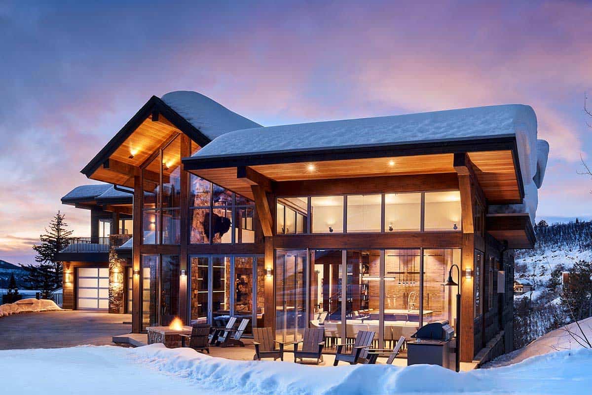 mountain-modern-home-exterior-with-snow