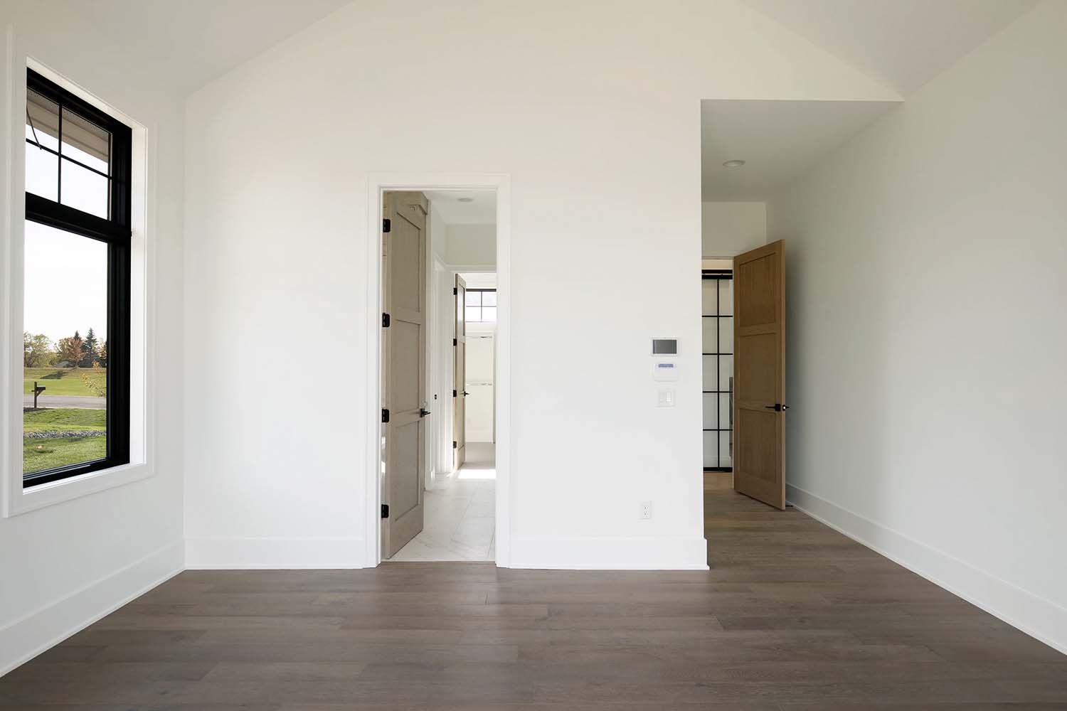 transitional-farmhouse-style-bedroom