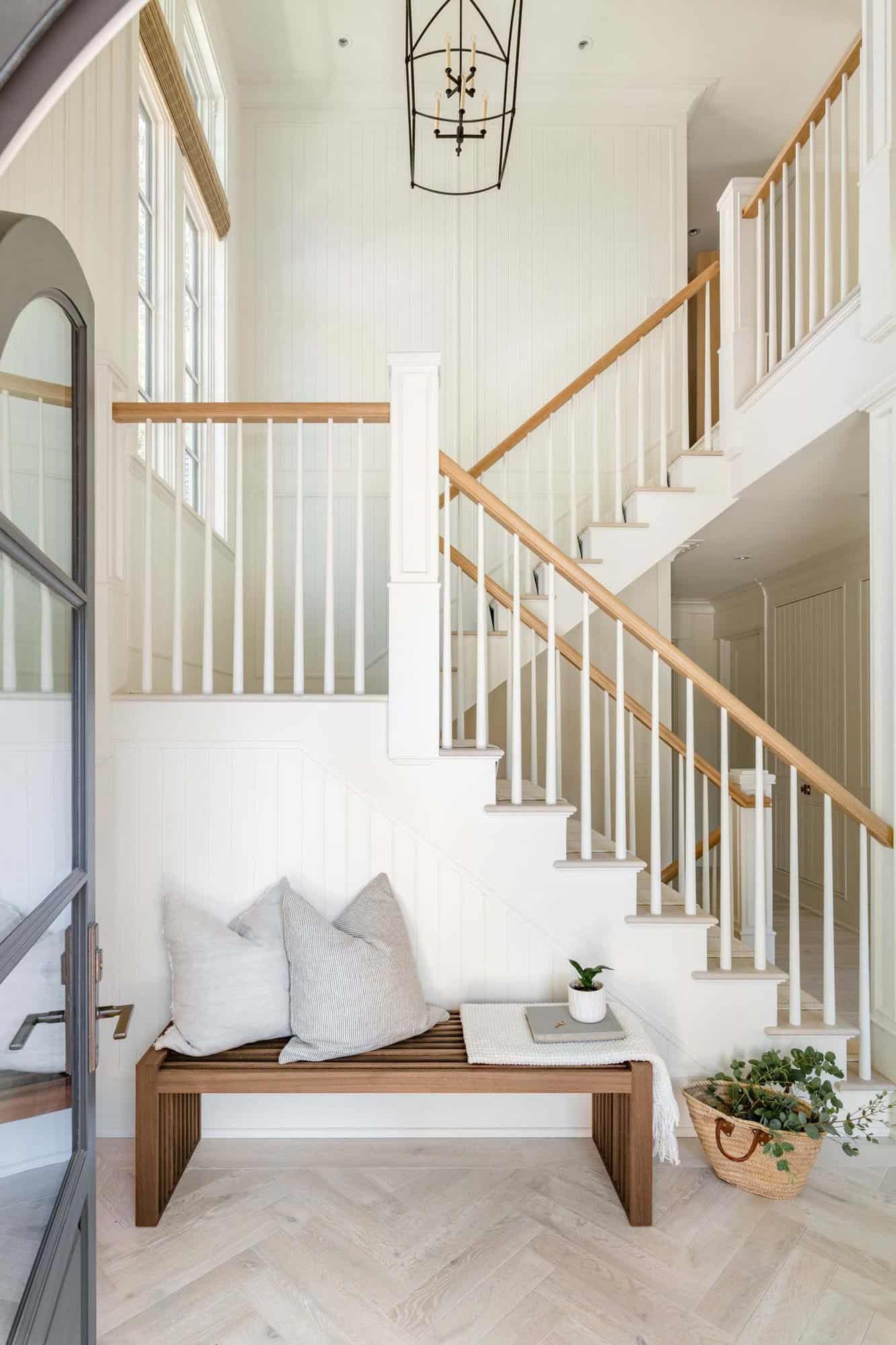 coastal-style-home-entry-with-a-staircase