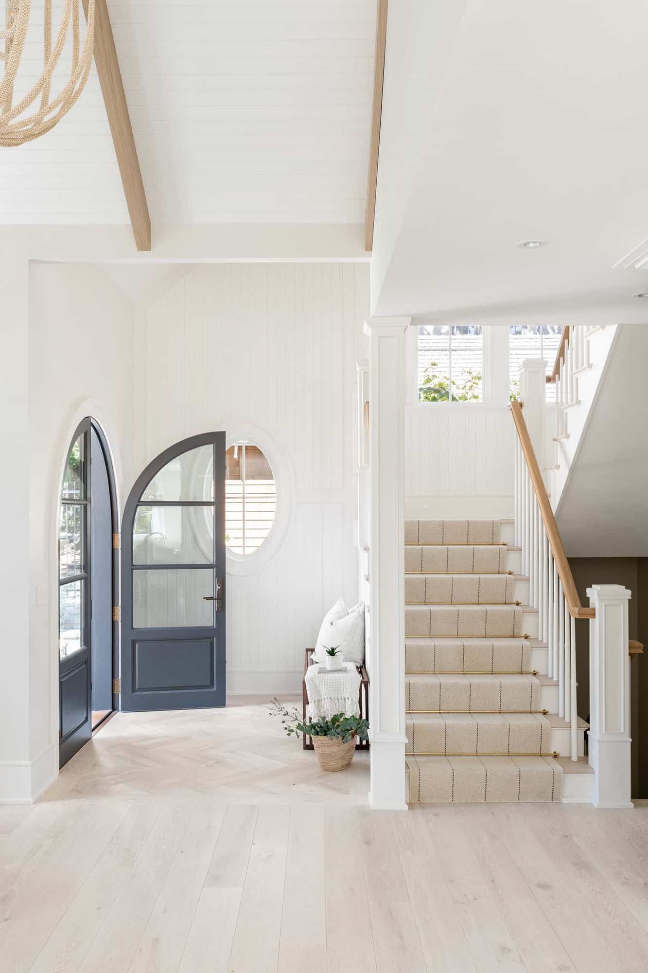 coastal-style-home-entry-with-a-staircase