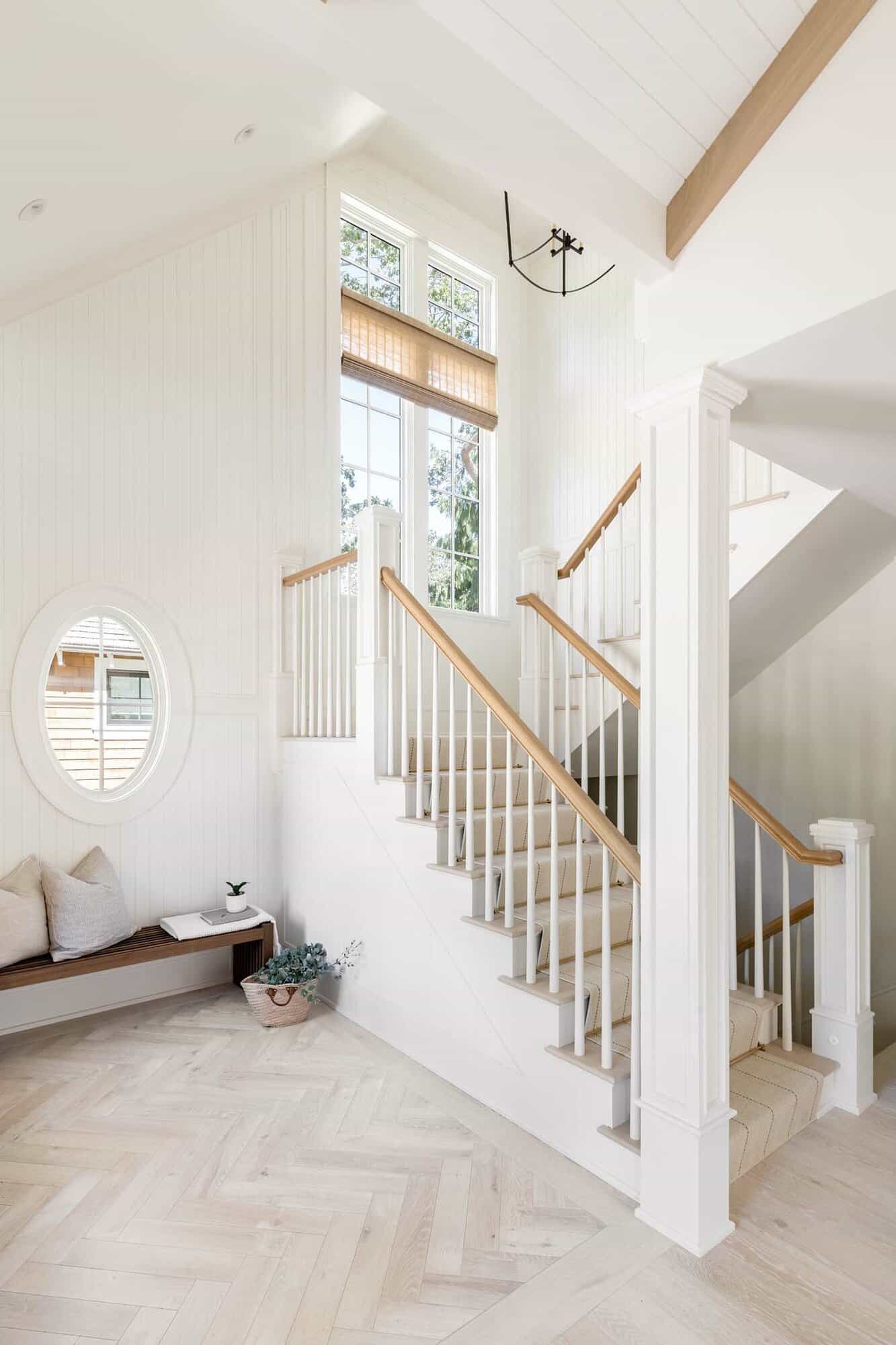 coastal-style-home-entry-with-a-staircase