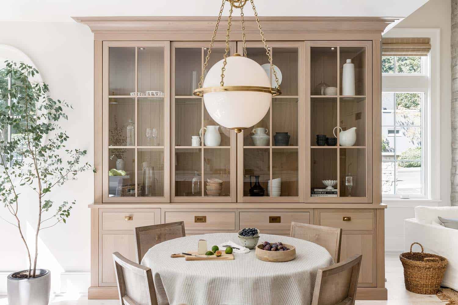 coastal-style-dining-room-and-hutch