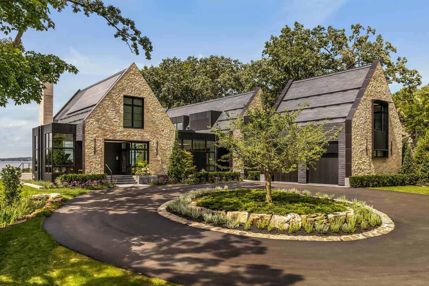 contemporary-lakeside-cottage-exterior