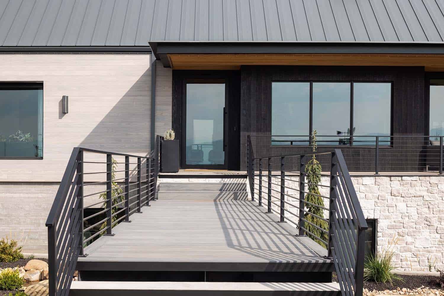 contemporary-mountain-home-entry