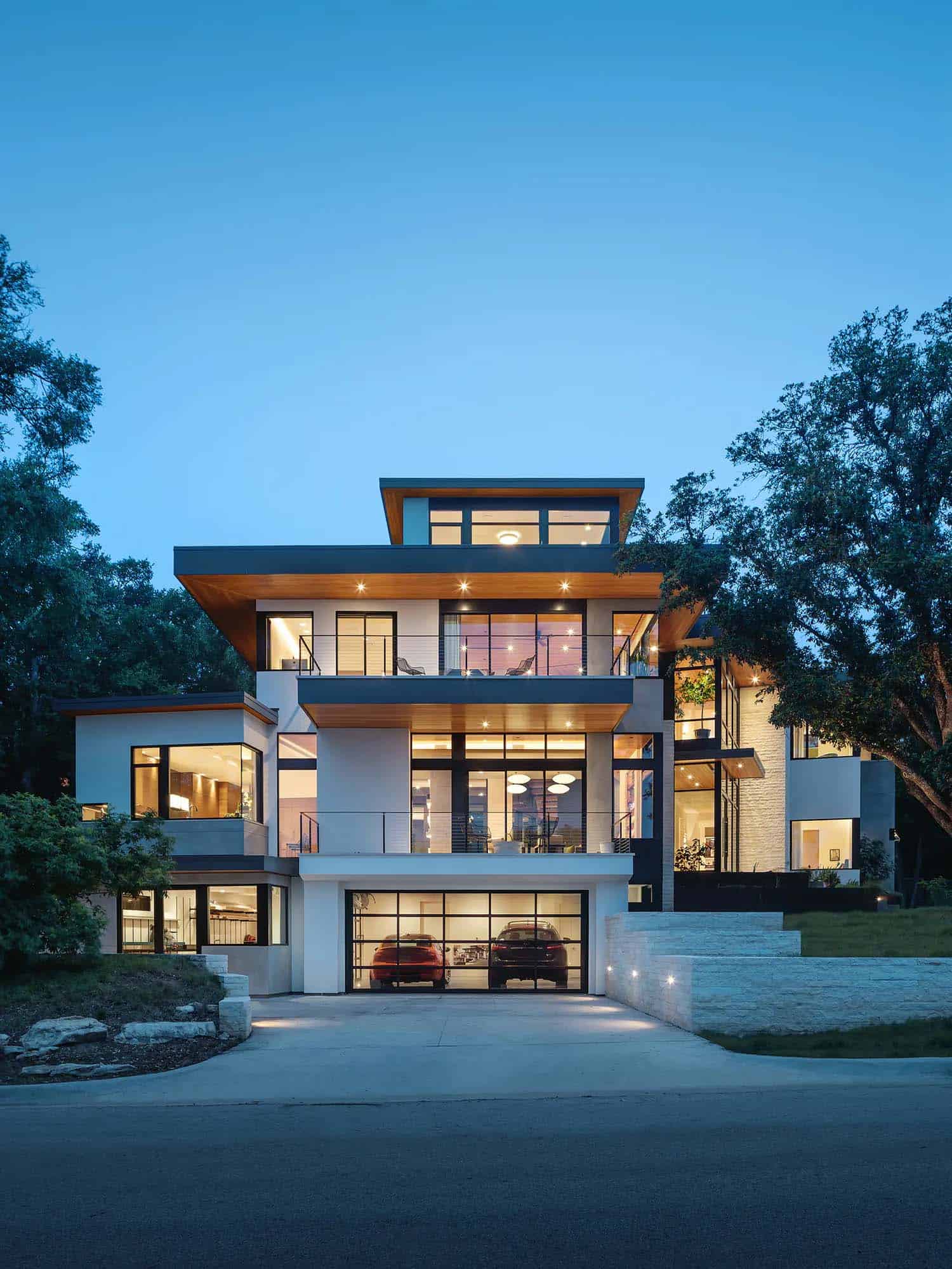 modern-home-exterior-at-dusk