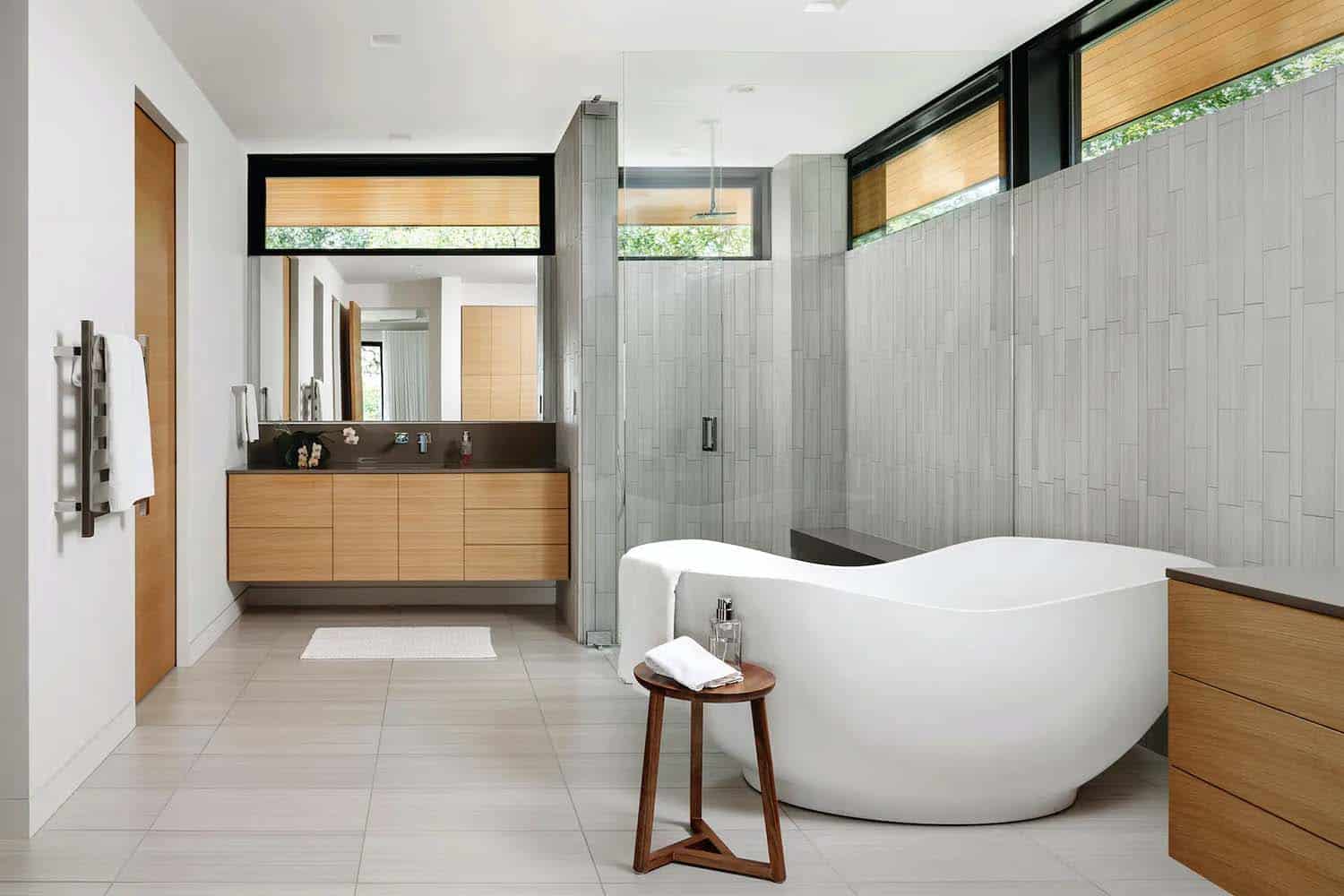 modern-bathroom-with-a-freestanding-tub
