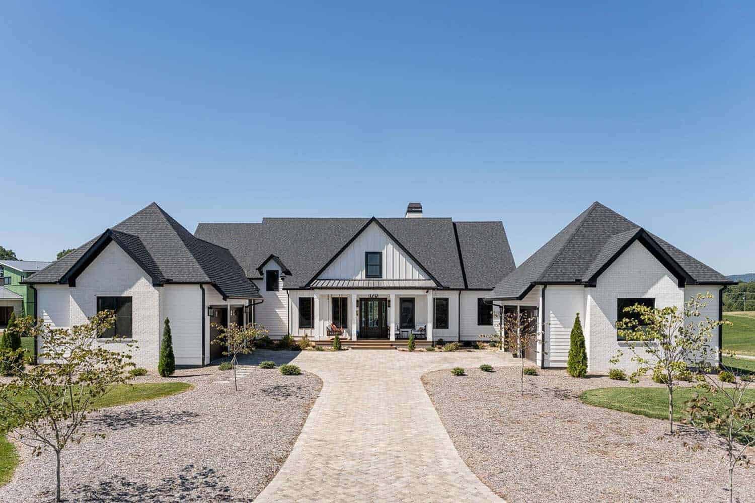 modern-farmhouse-style-home-exterior