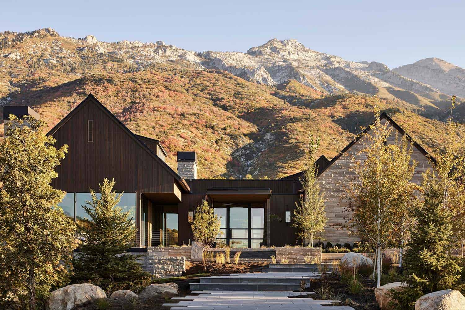mountain-modern-home-exterior
