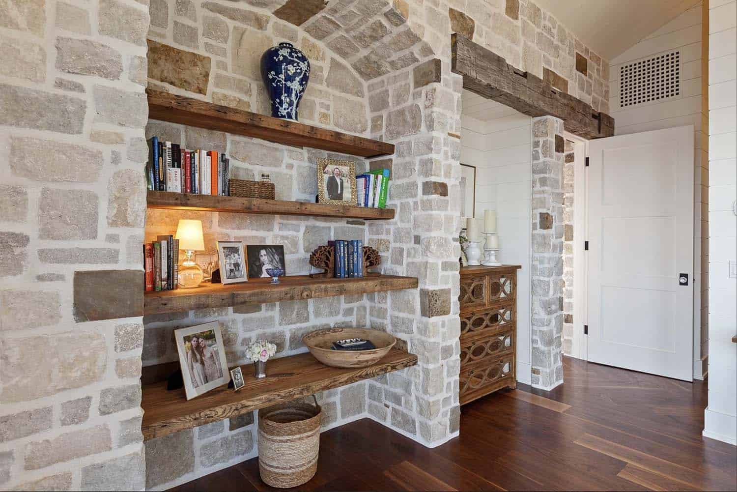  modern-mountain-lake-house-entry