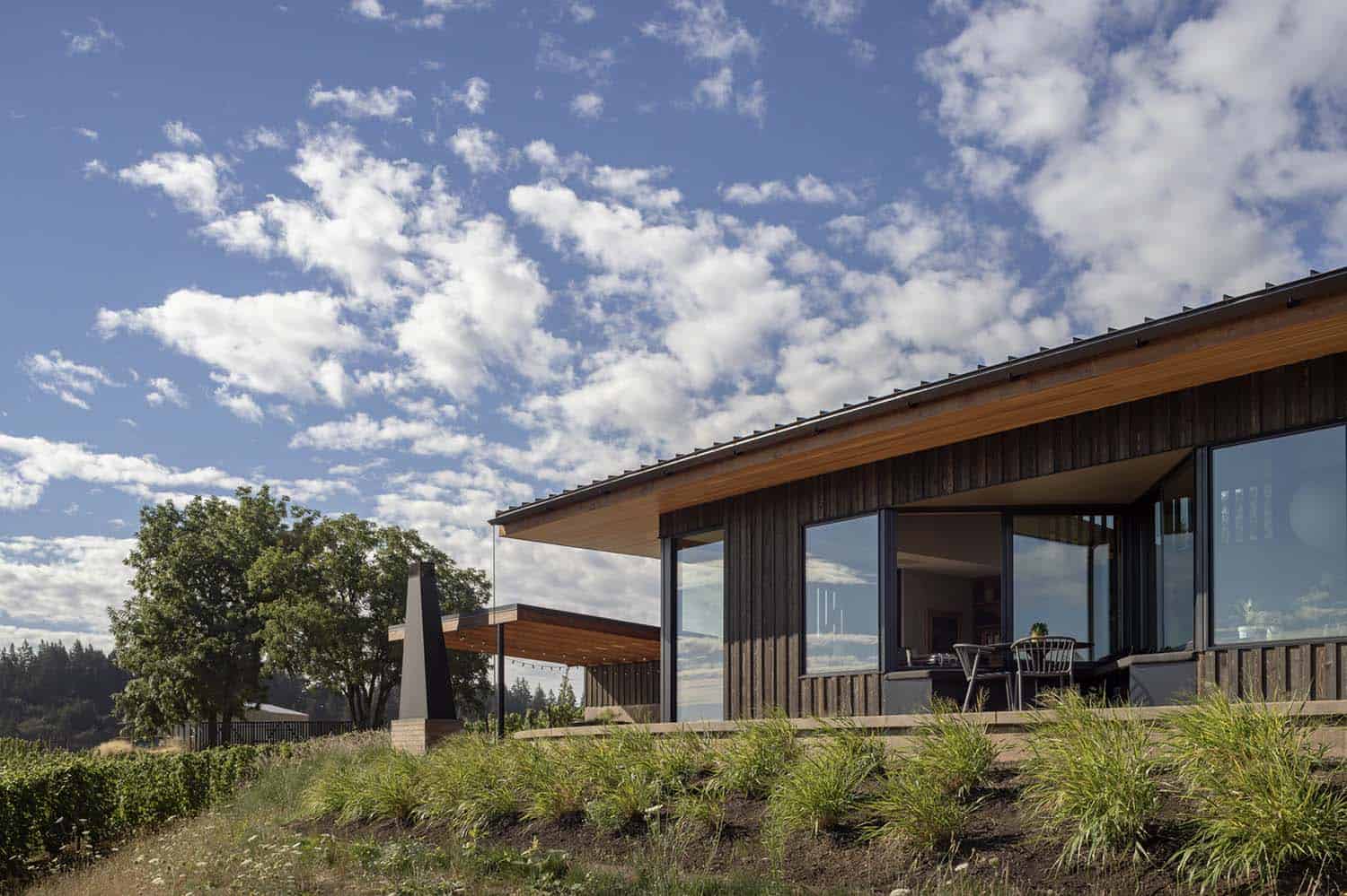 modern-vineyard-home-patio