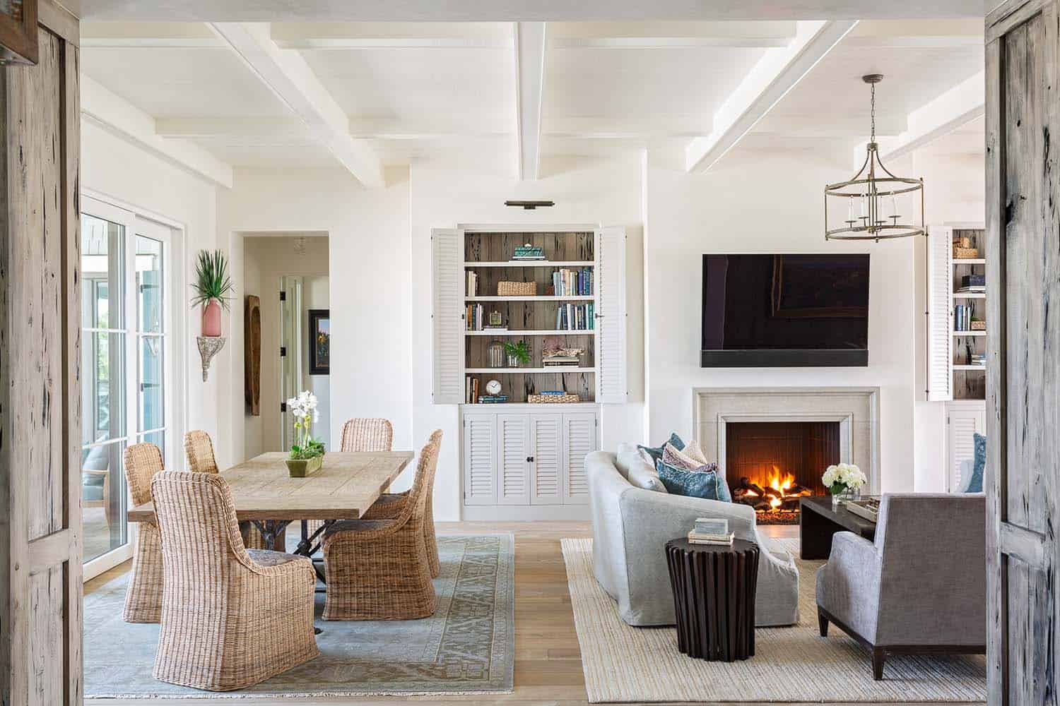 beach-style-great-room