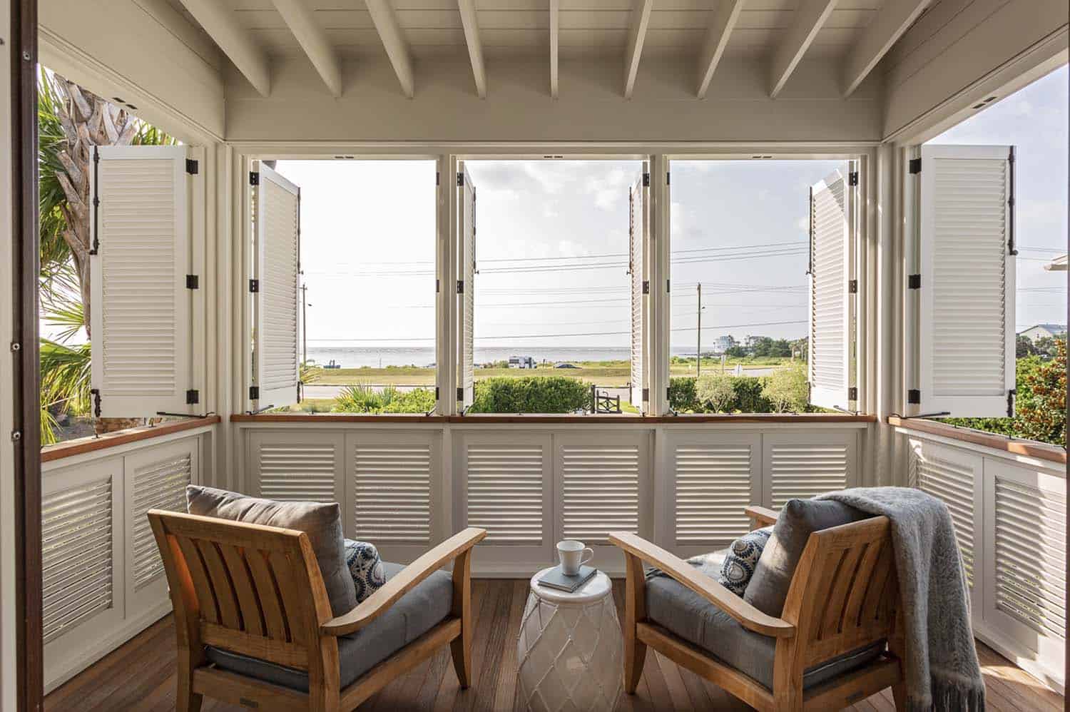 beach-style-covered-porch
