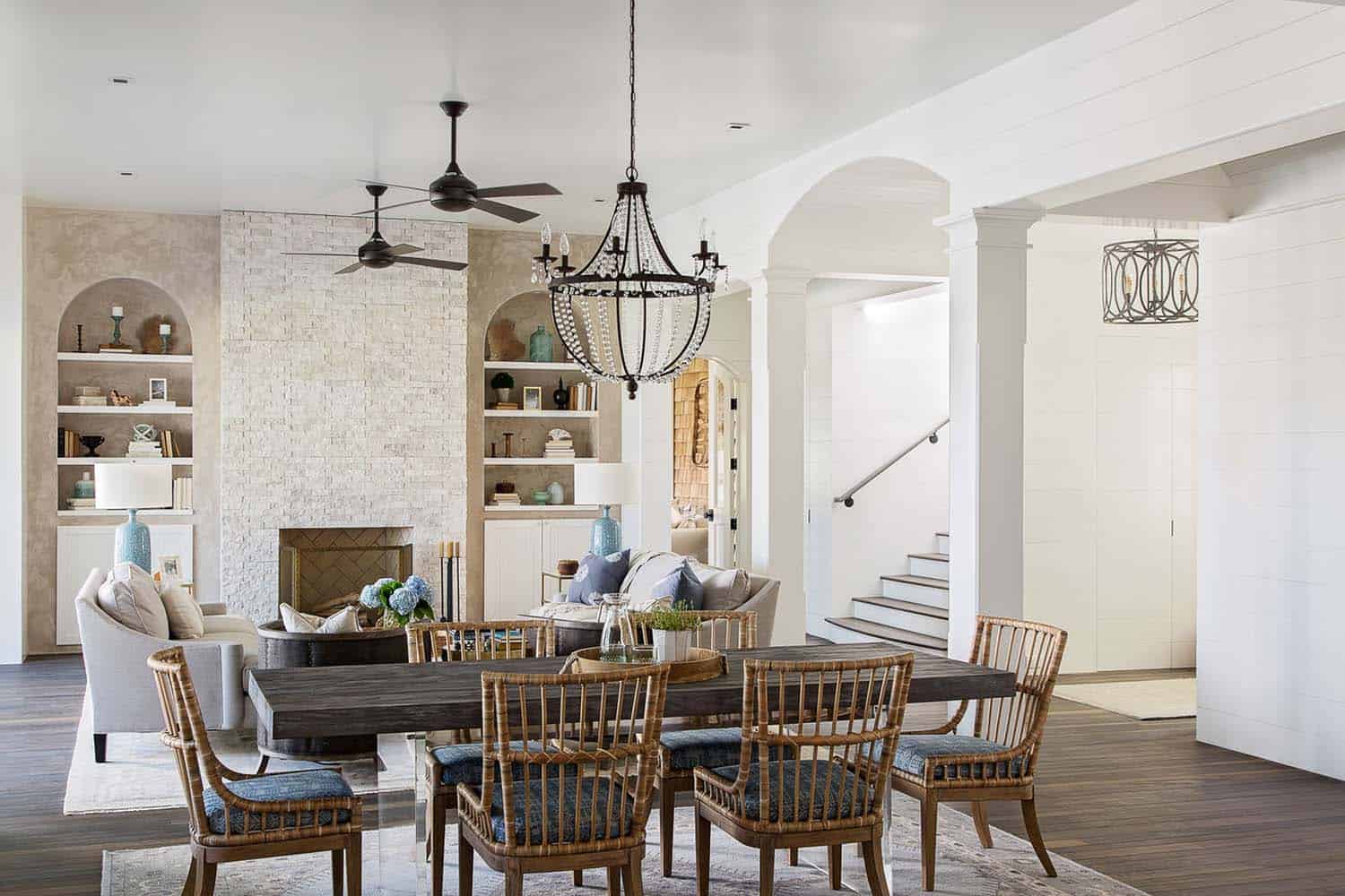 beach-style-dining-room