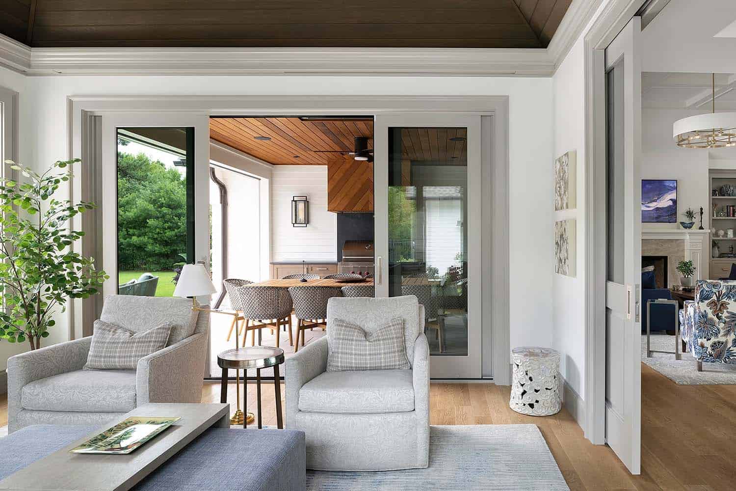 contemporary-screened-porch