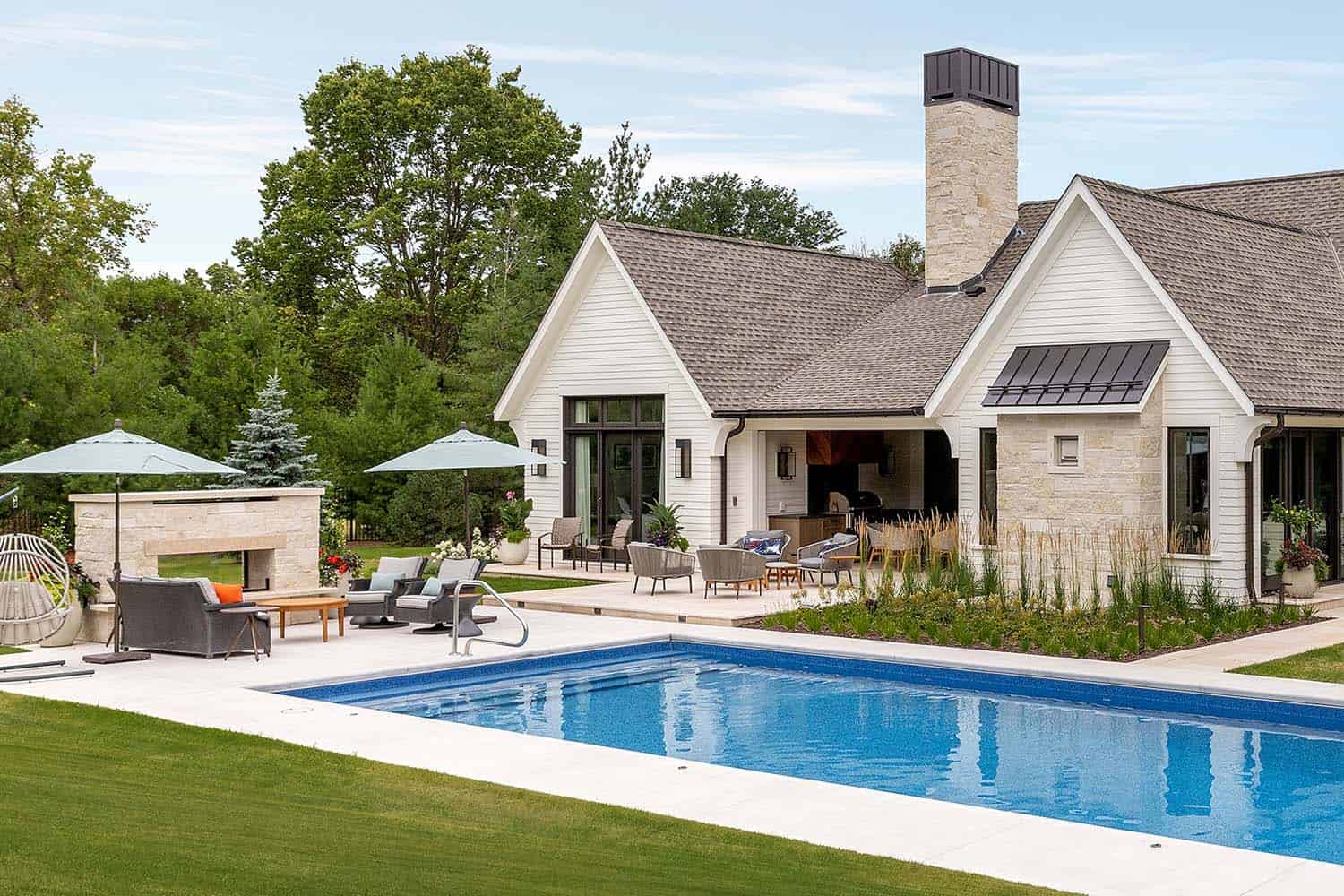 contemporary-house-and-swimming-pool