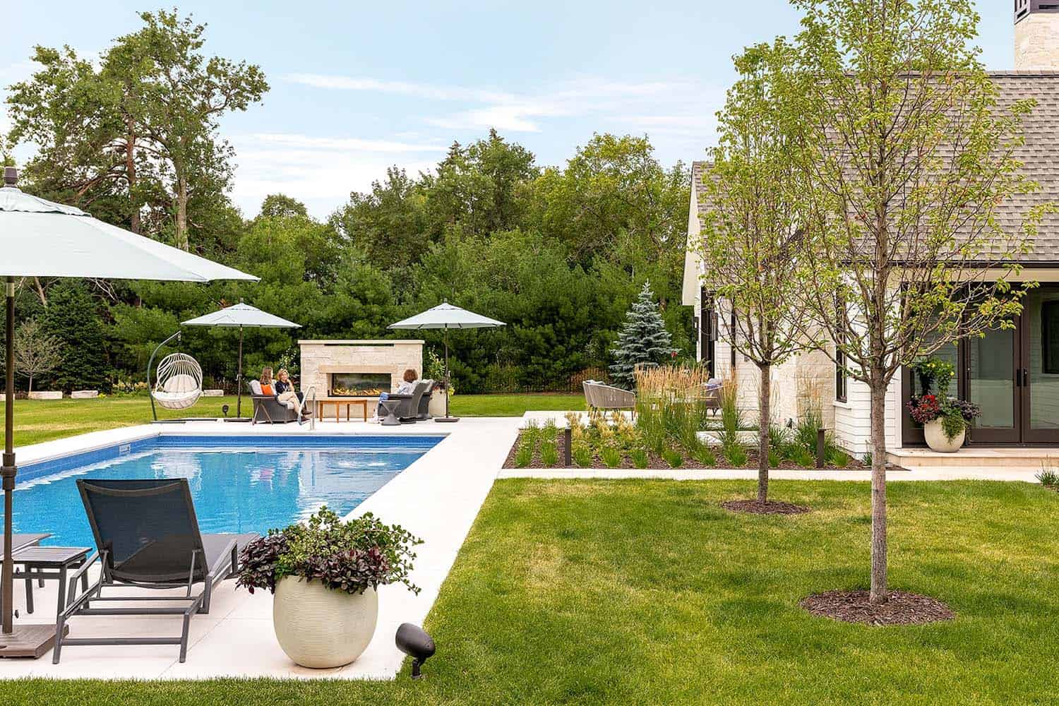 contemporary-swimming-pool