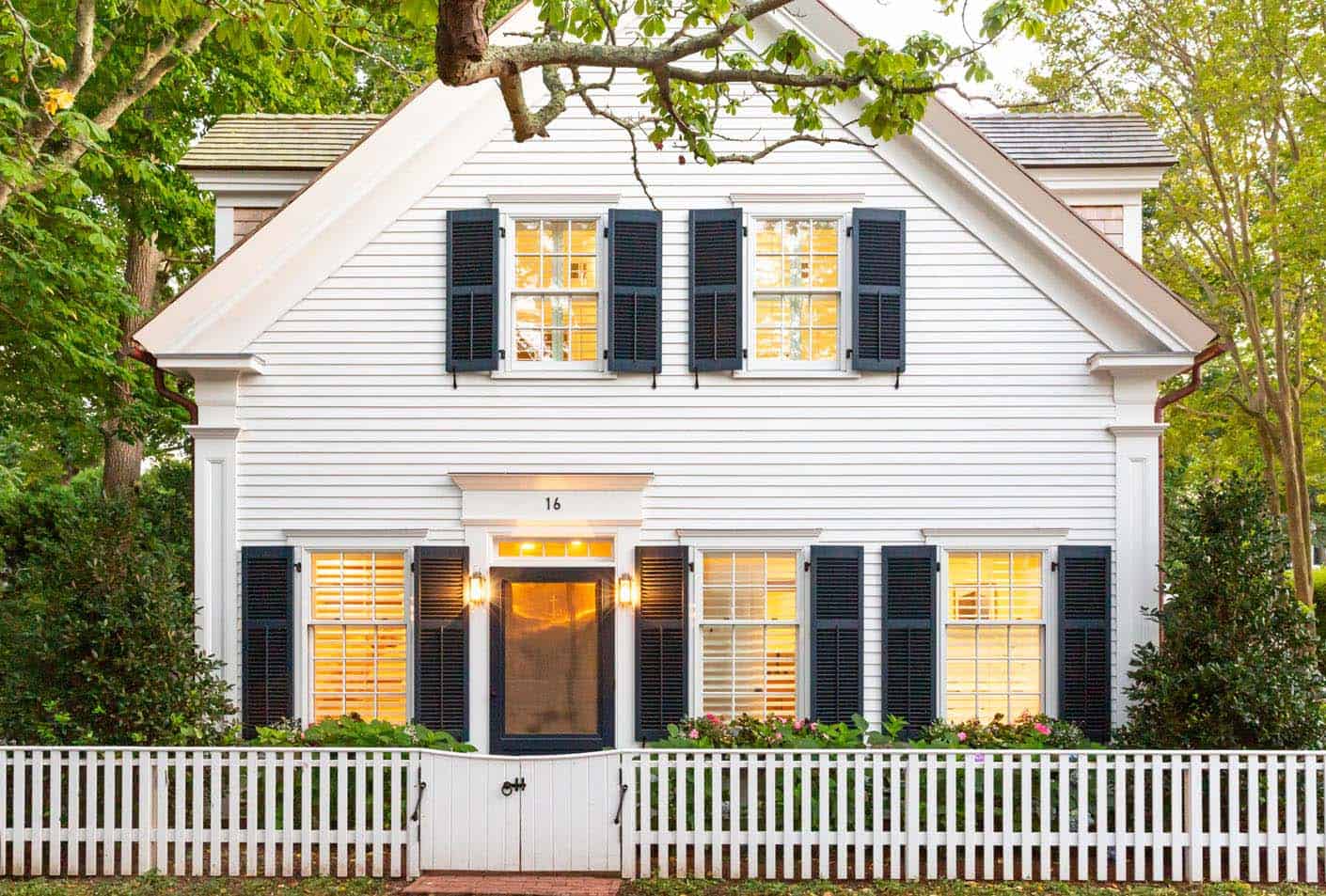 greek-revival-home-exterior
