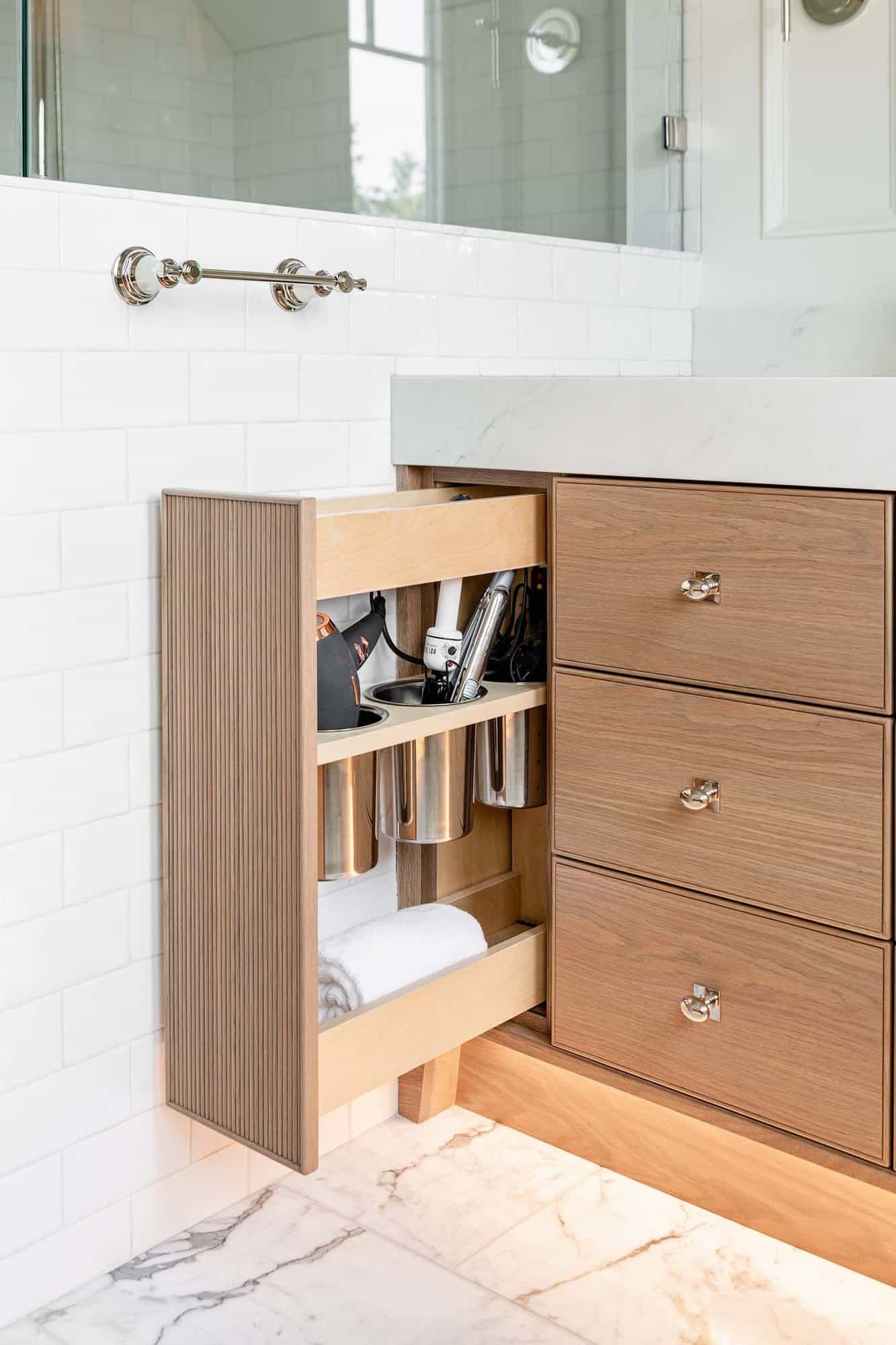 contemporary-bathroom-cabinet-detail