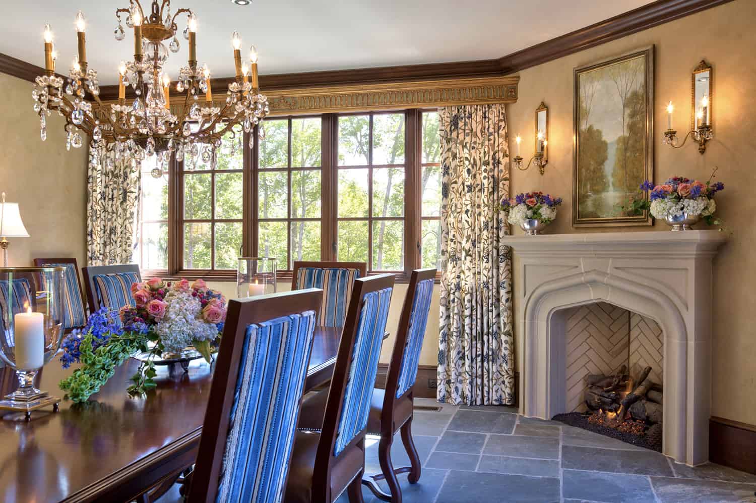 traditional-dining-room