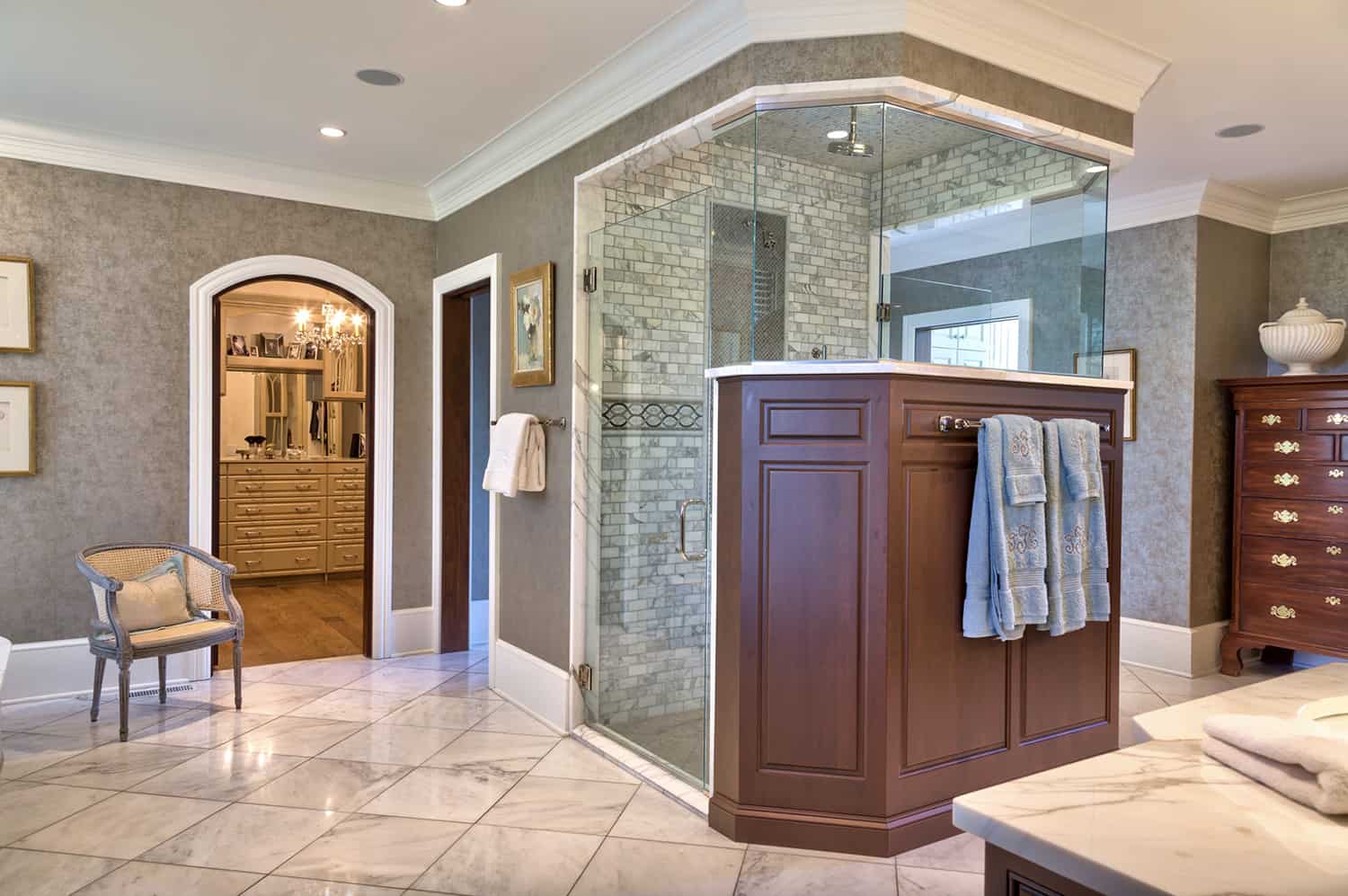 traditional-bathroom