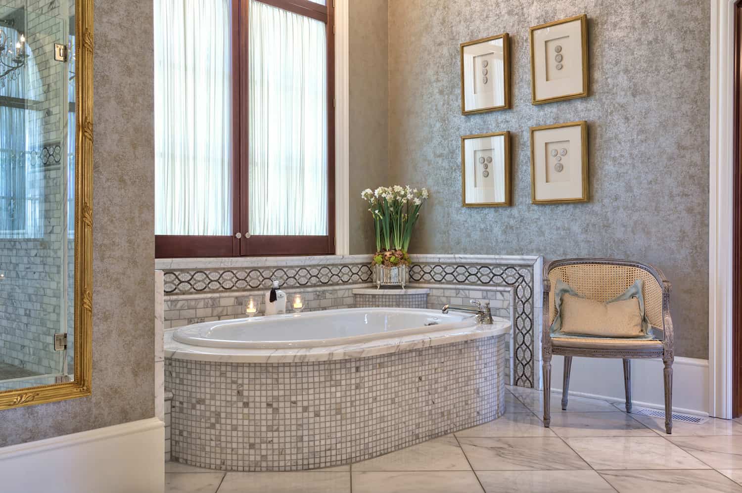 traditional-bathroom