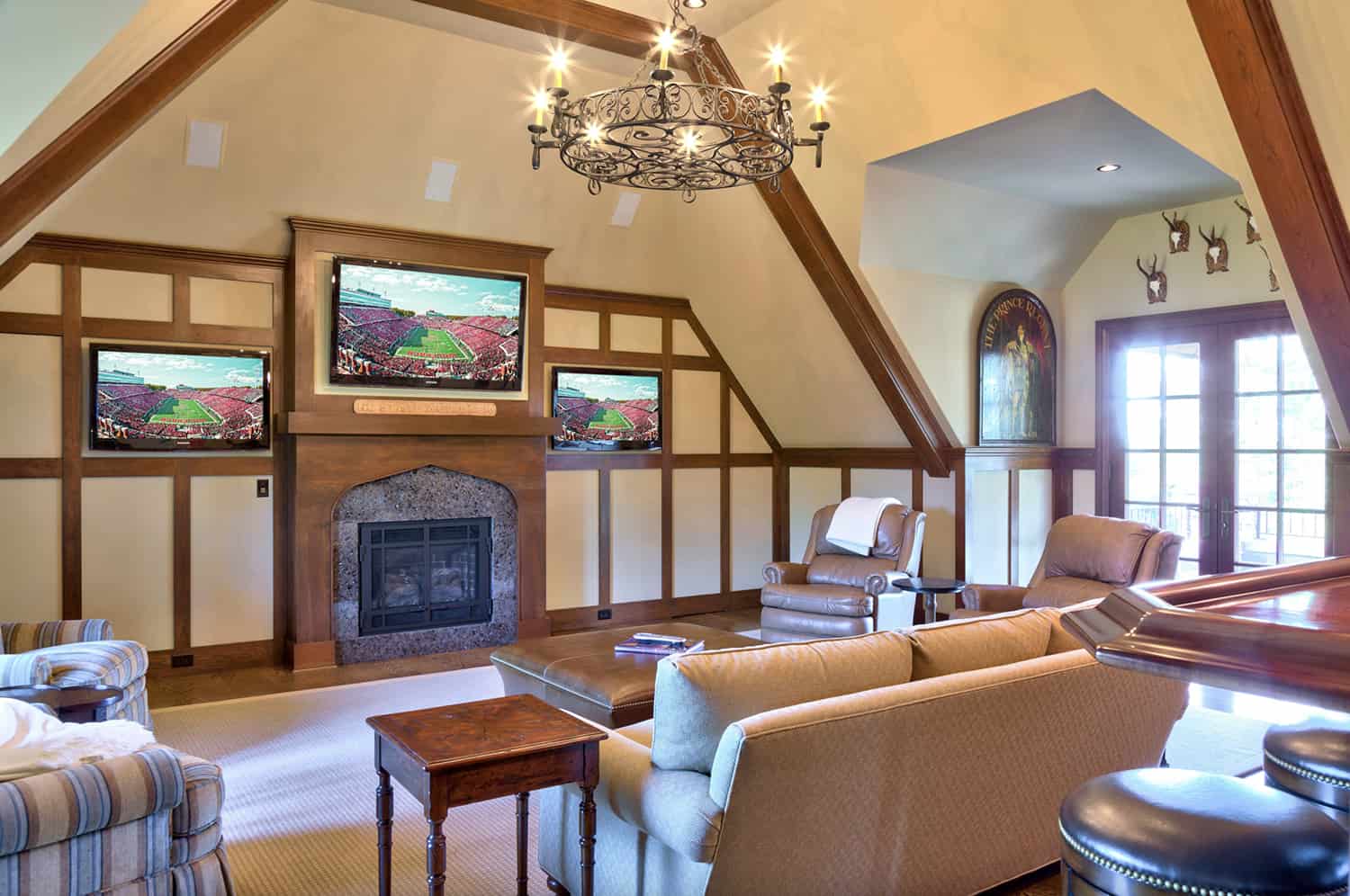 traditional-family-room