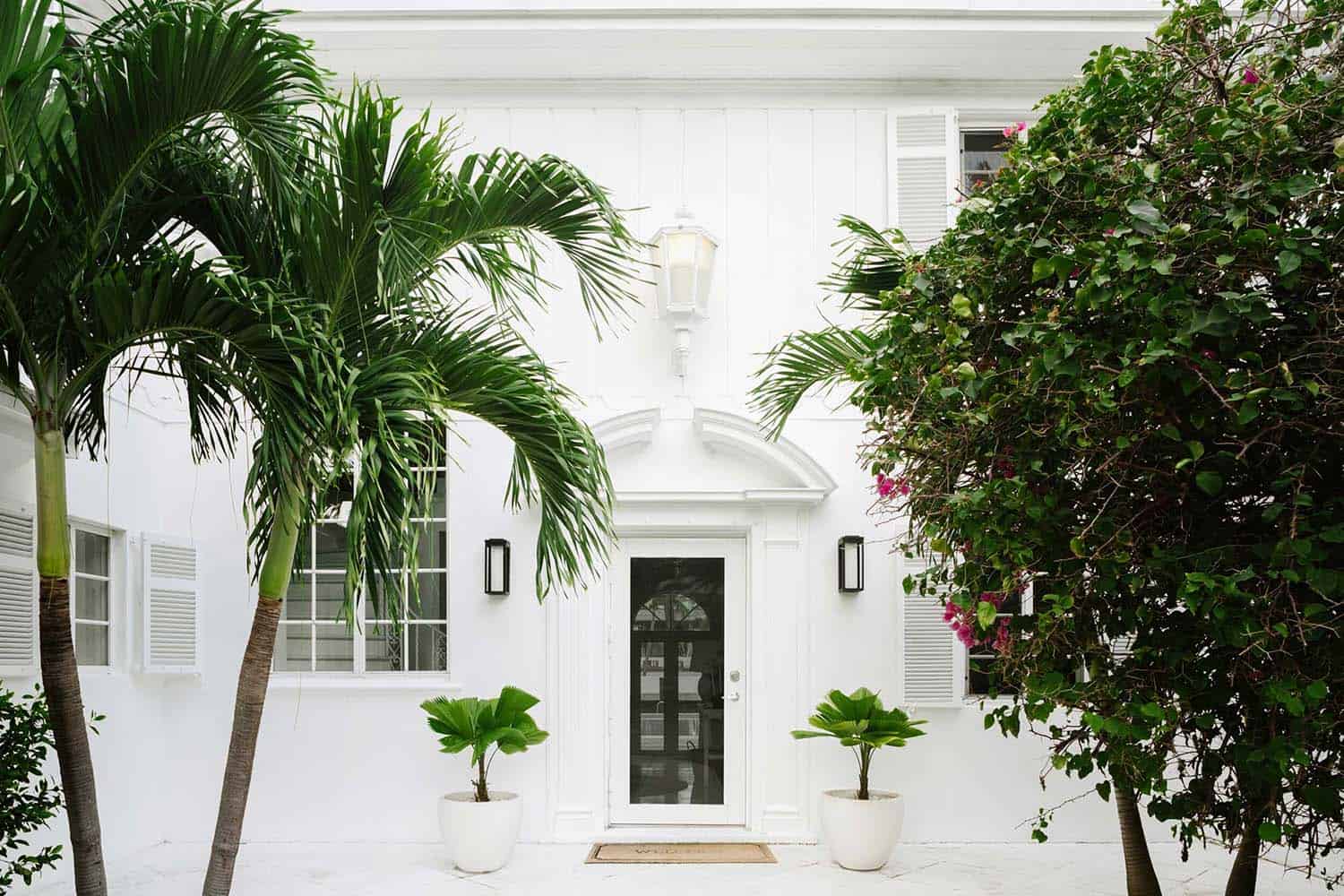 contemporary-waterfront-home-exterior