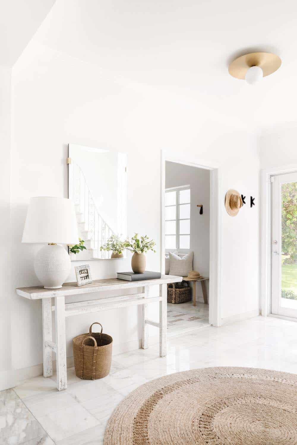 contemporary-waterfront-home-entry