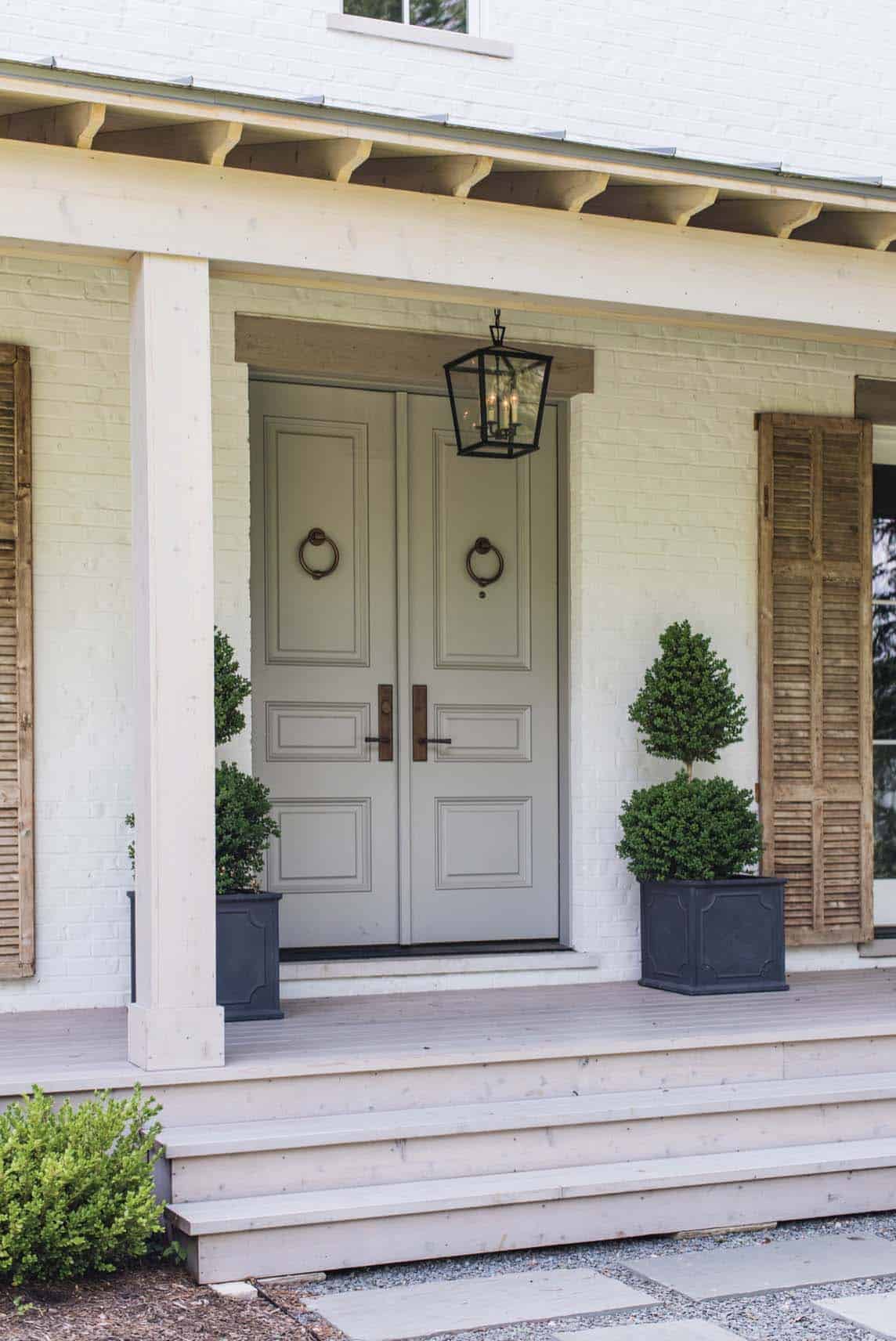 modern-farmhouse-style-home-entry