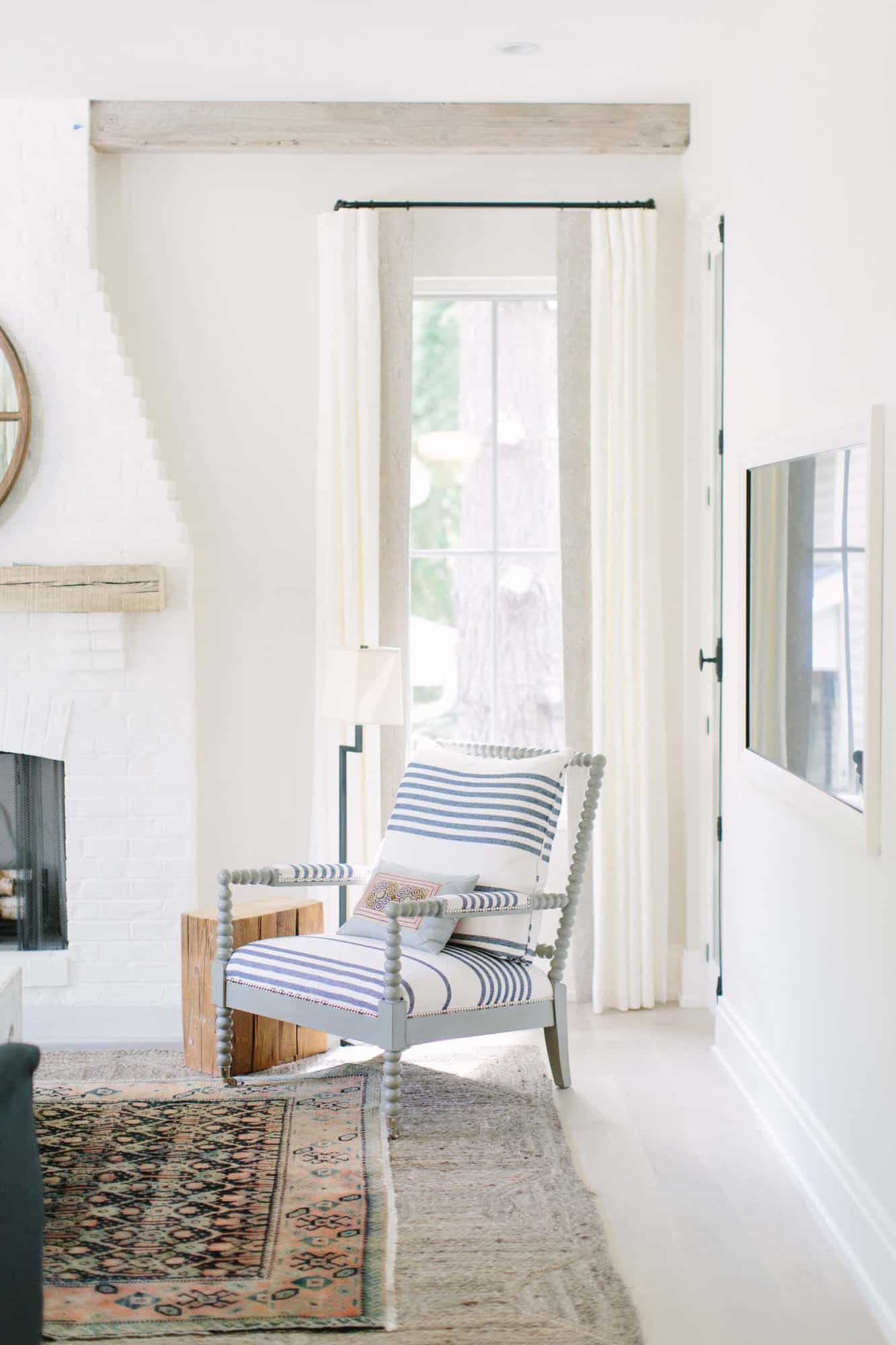 modern-farmhouse-style-living-room
