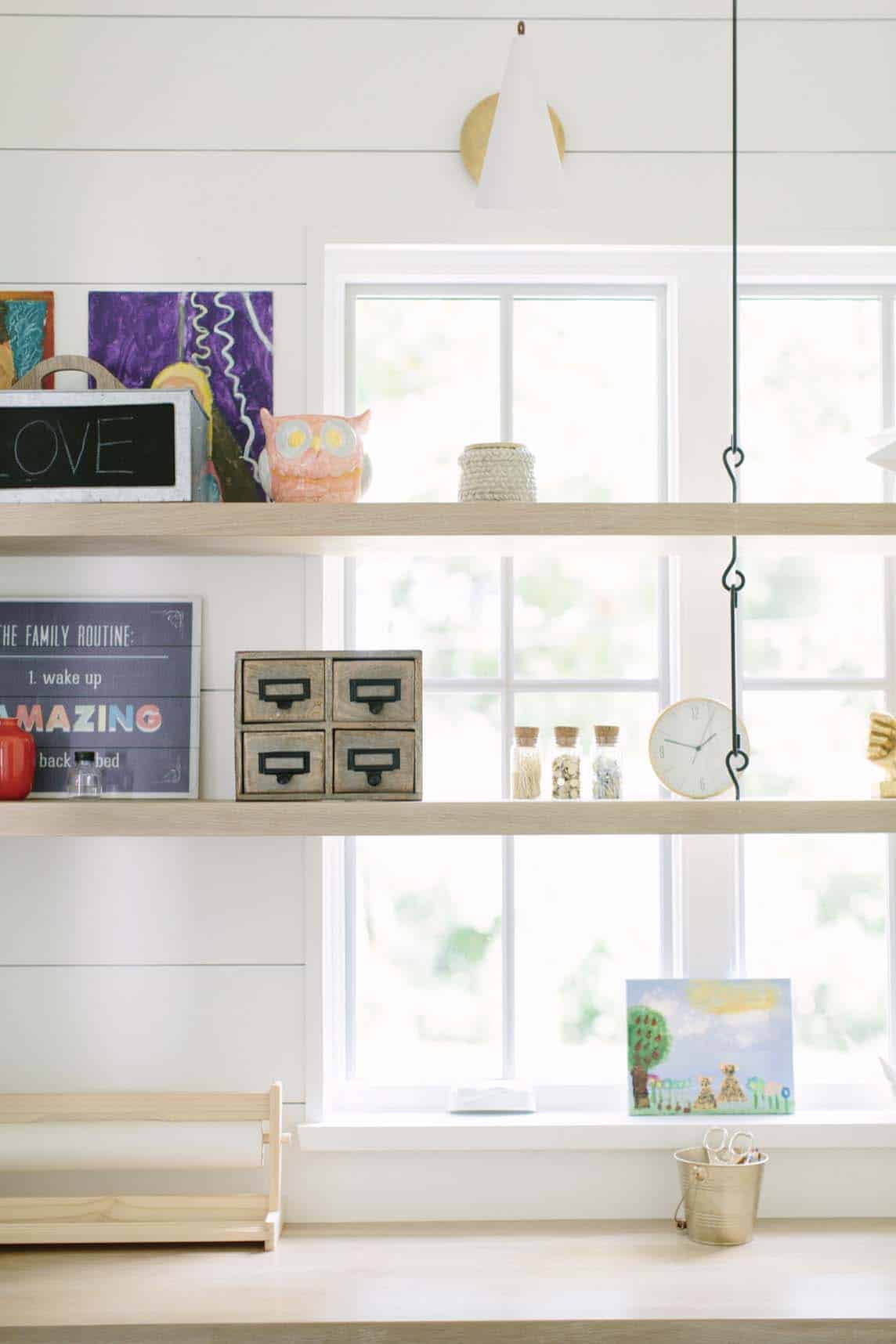 modern-farmhouse-style-mudroom