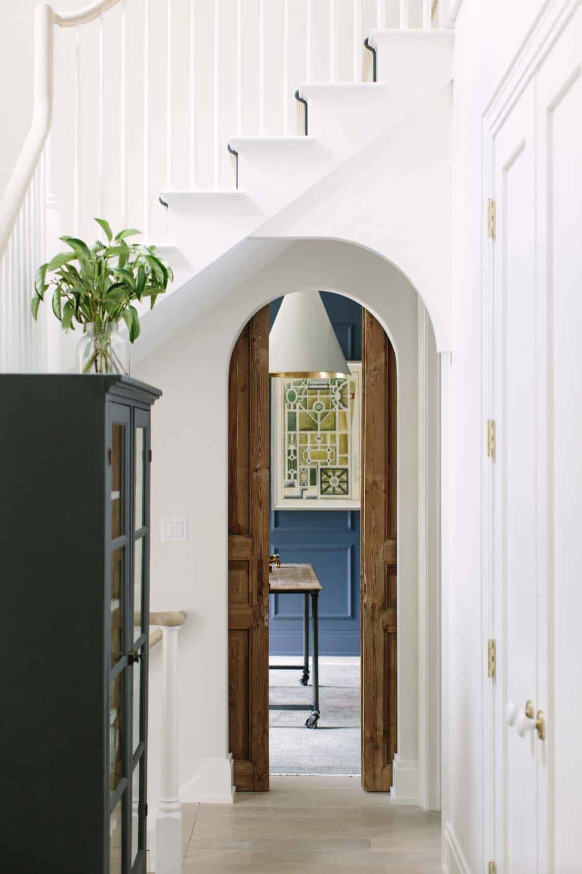 modern-farmhouse-style-hallway-under-the-staircase