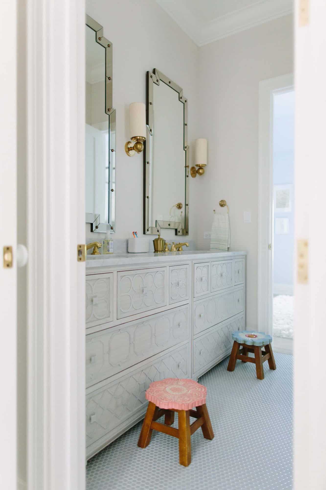 modern-farmhouse-style-bathroom