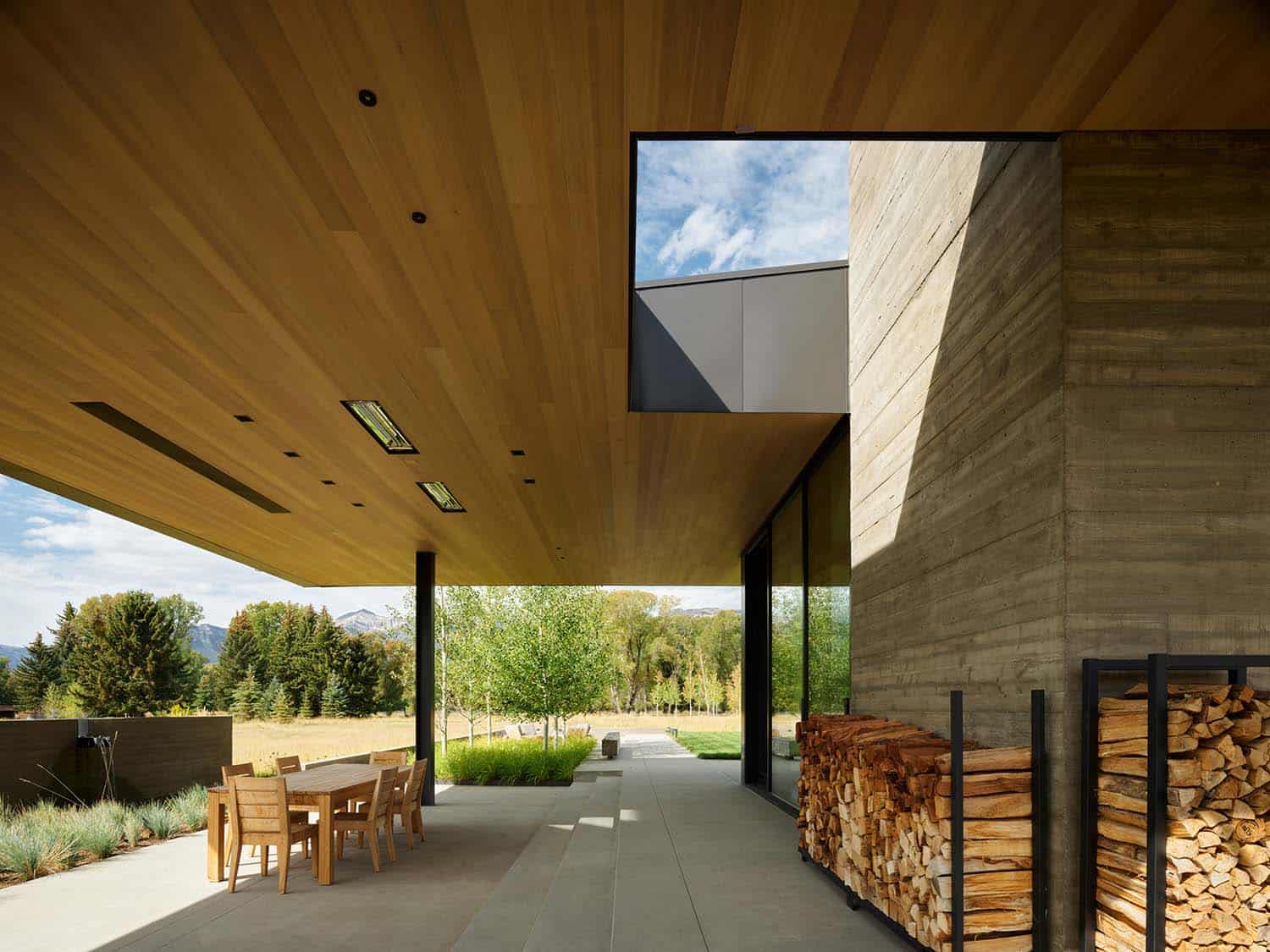 ranch-house-exterior-covered-patio