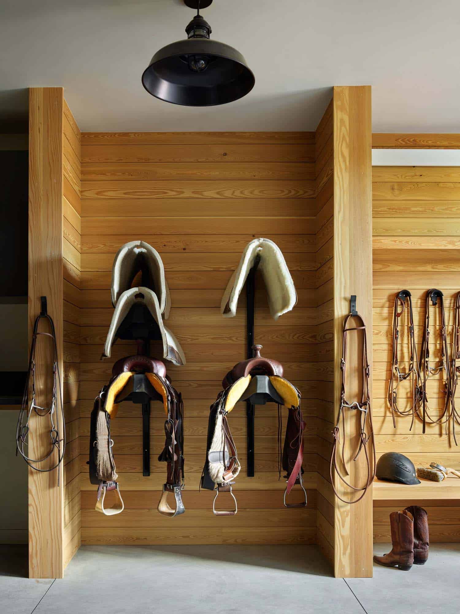 ranch-house-barn-interior