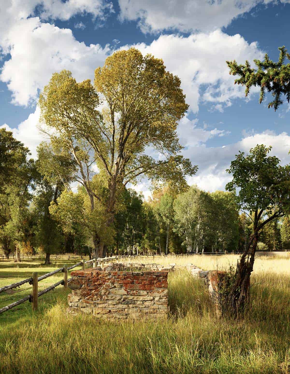 ranch-house-landscape
