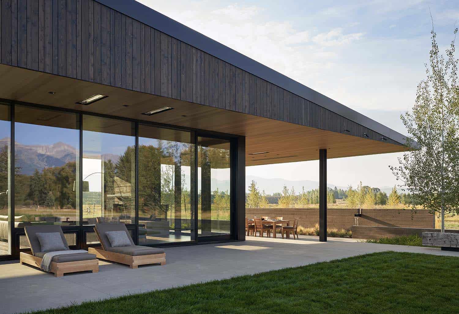 ranch-house-exterior-patio