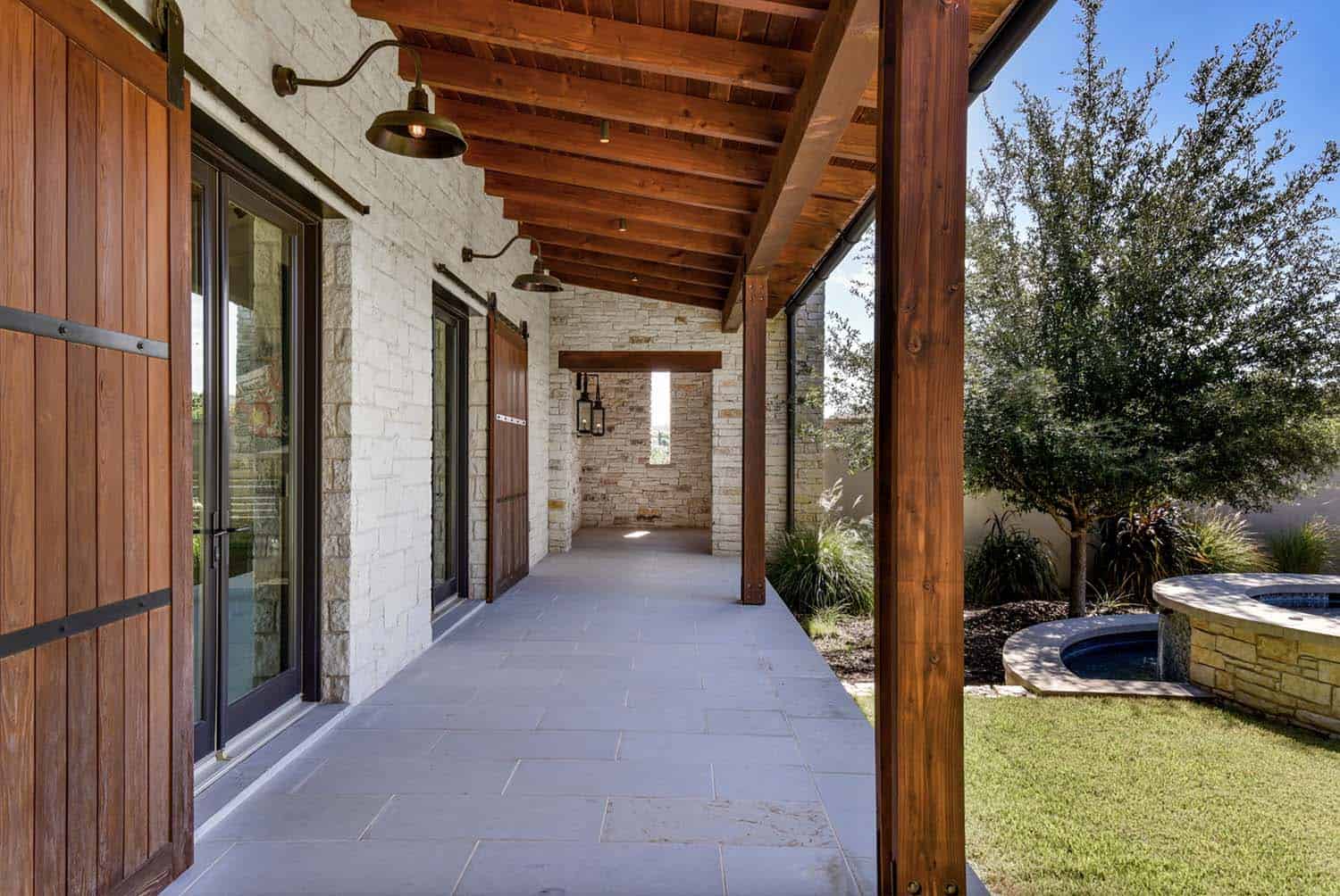 transitional-home-patio